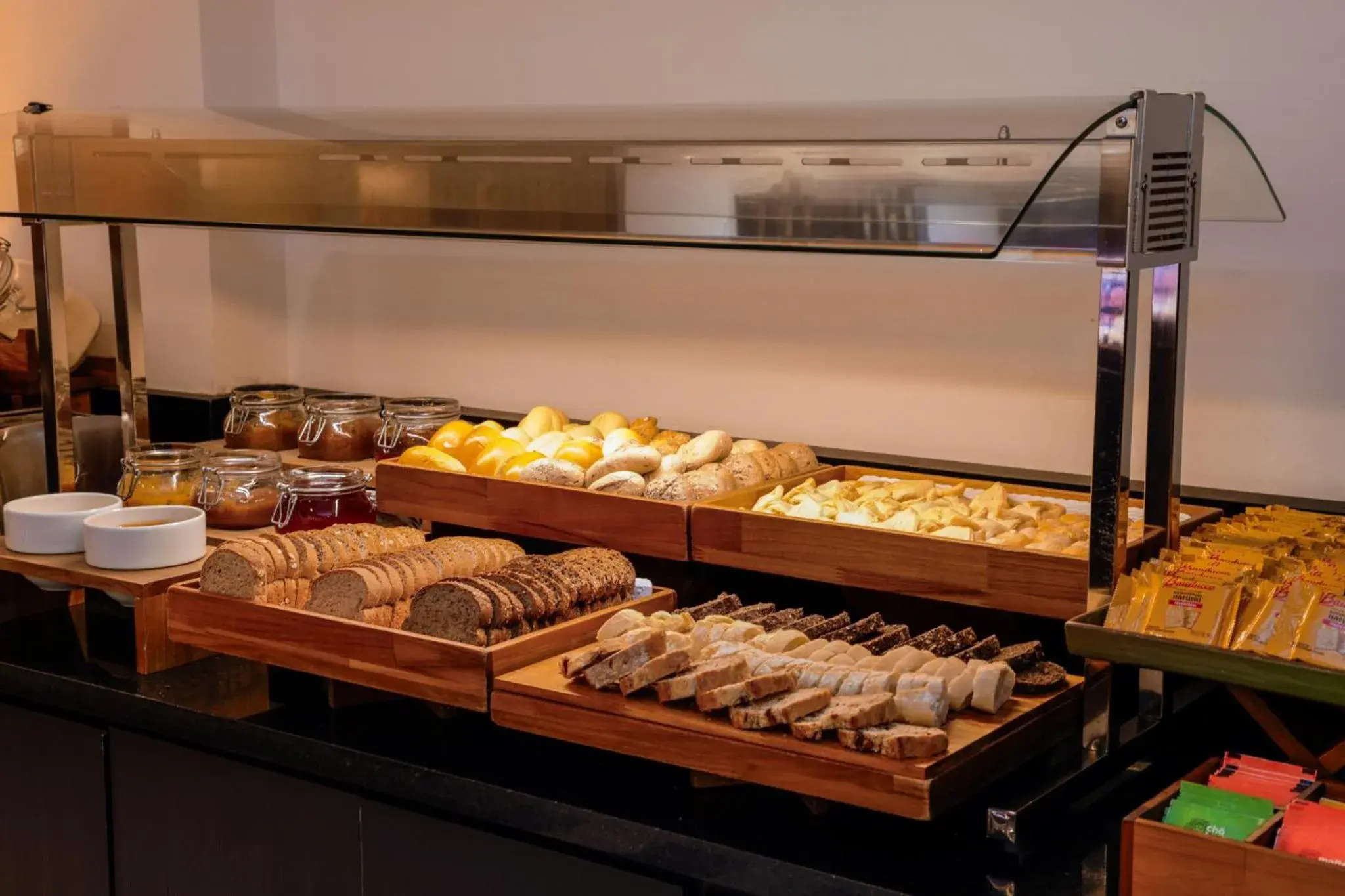 Buffet breakfast in Slaviero Curitiba Batel Buffet breakfast in Slaviero Curitiba Batel