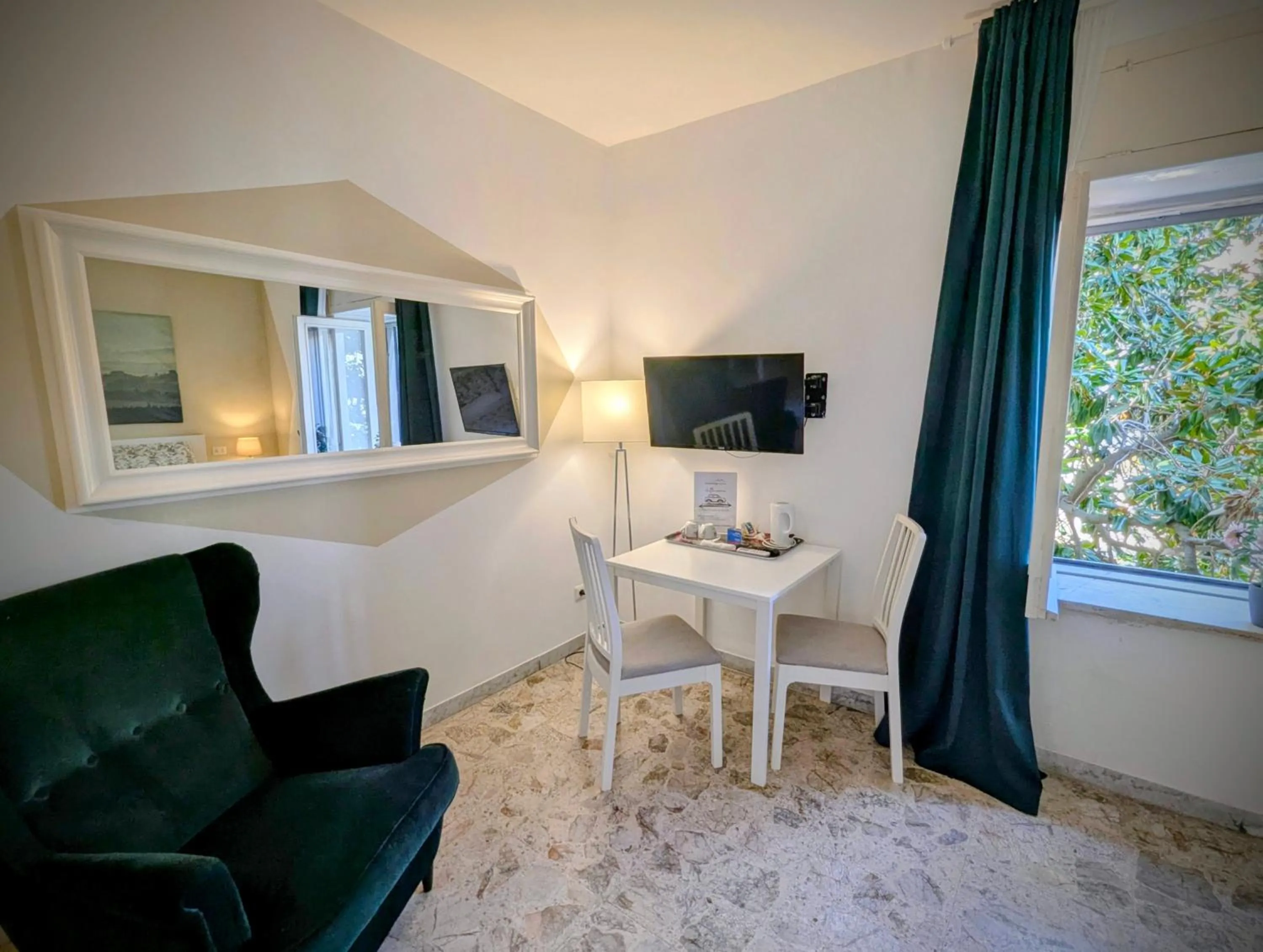 TV and multimedia in La Locanda Dell'Arte-Museo