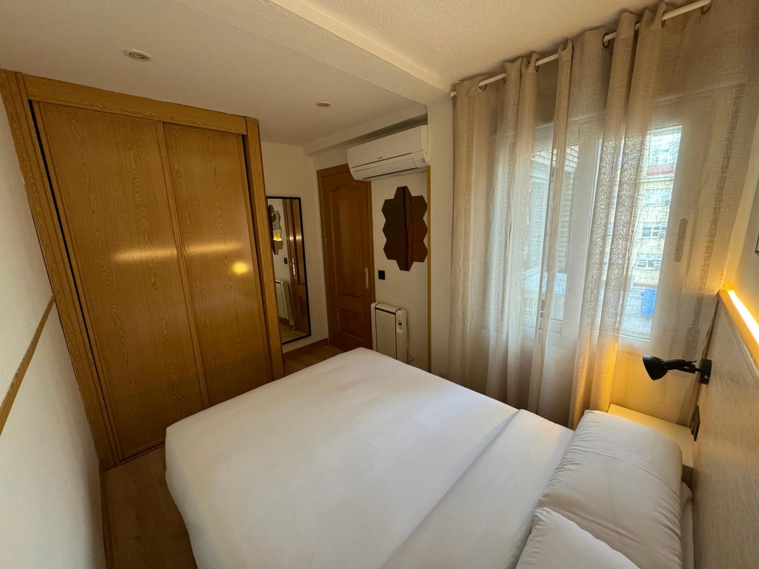 Bedroom, Bed in Far Home Gran Vía