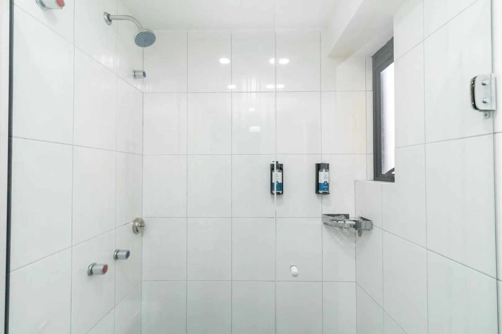 Shower in Slaviero Curitiba Shopping