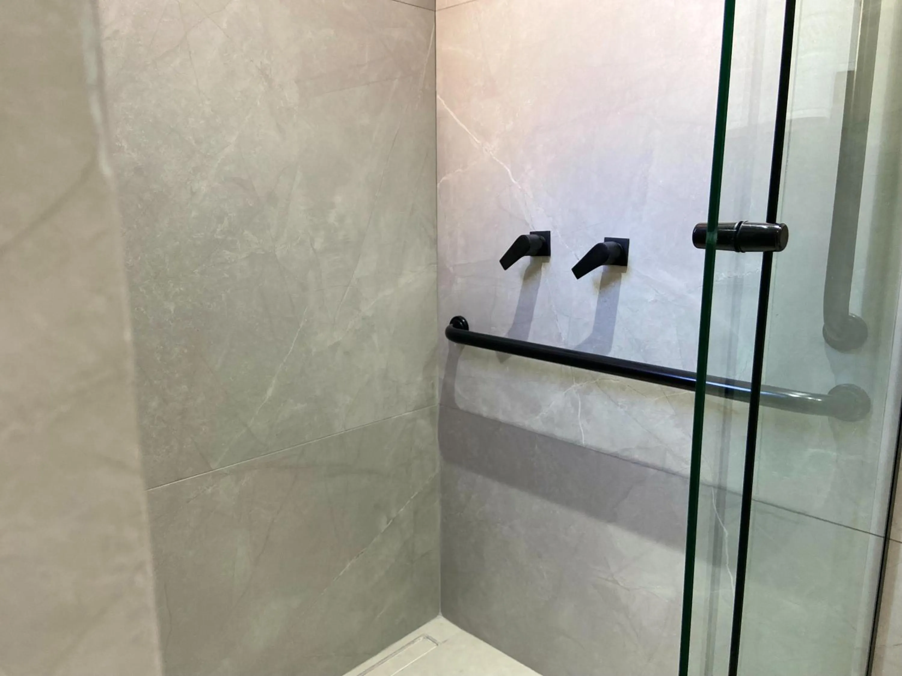 Shower in Slaviero Curitiba Shopping