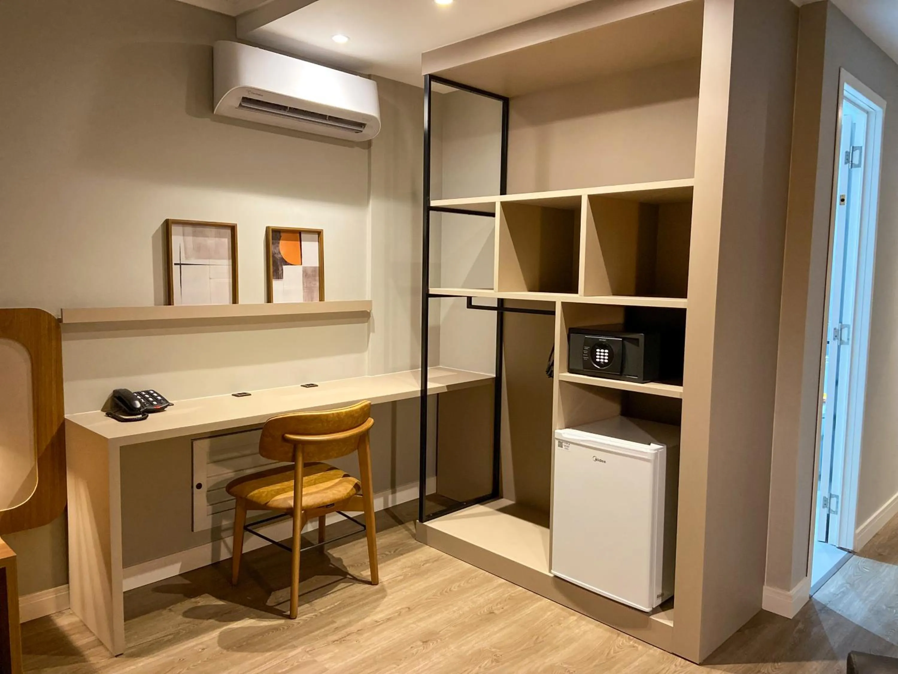 Seating area in Slaviero Curitiba Shopping