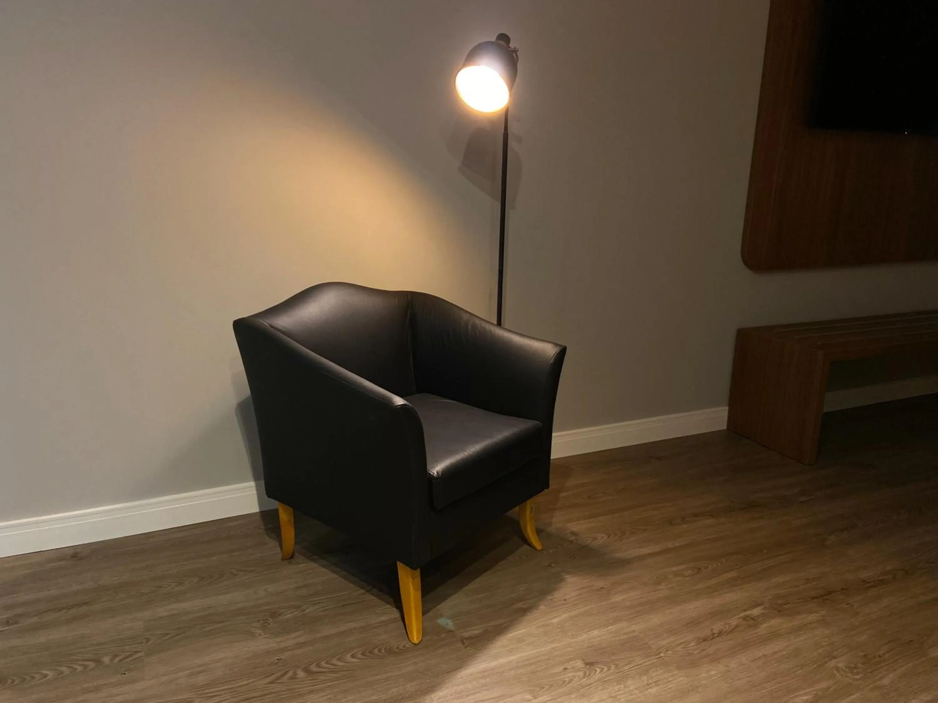 Seating area in Slaviero Curitiba Shopping