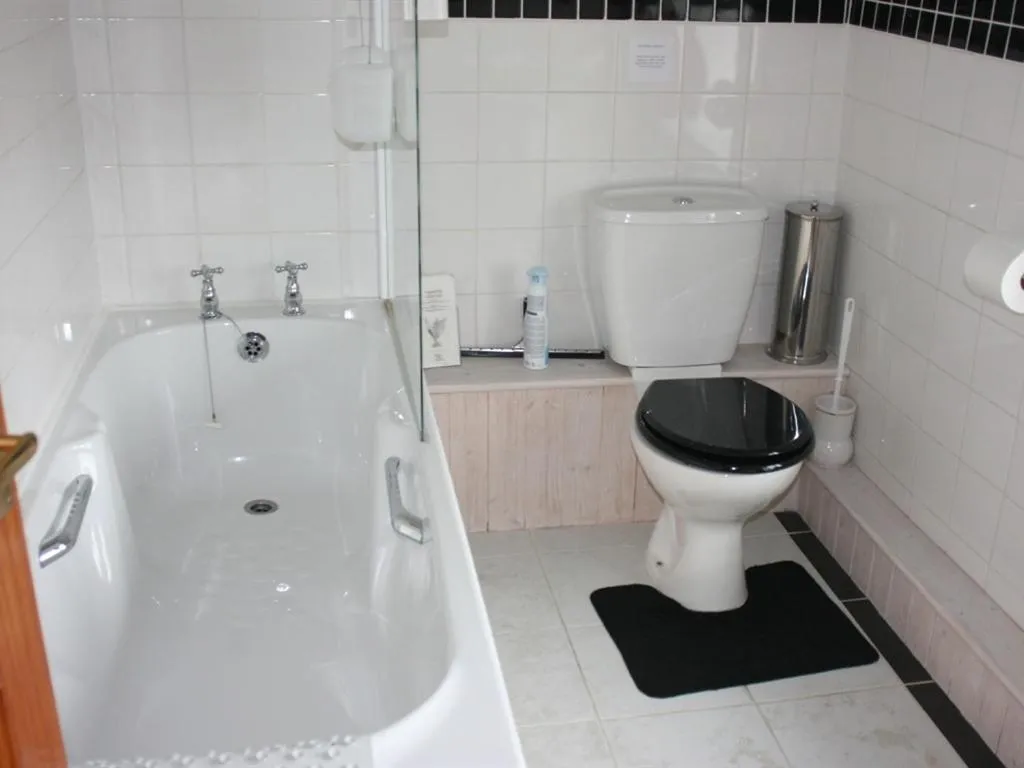 Bathroom in The Old School House Bed and Breakfast