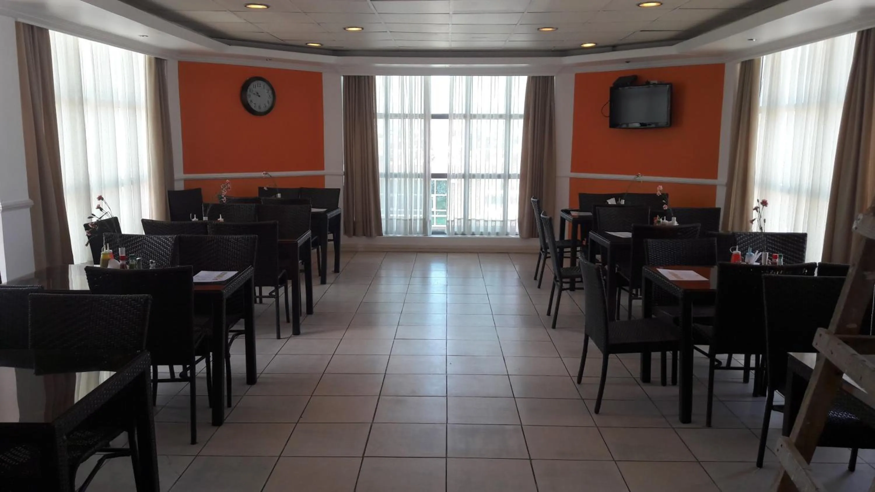 Restaurant/places to eat in Mayfair Hotel