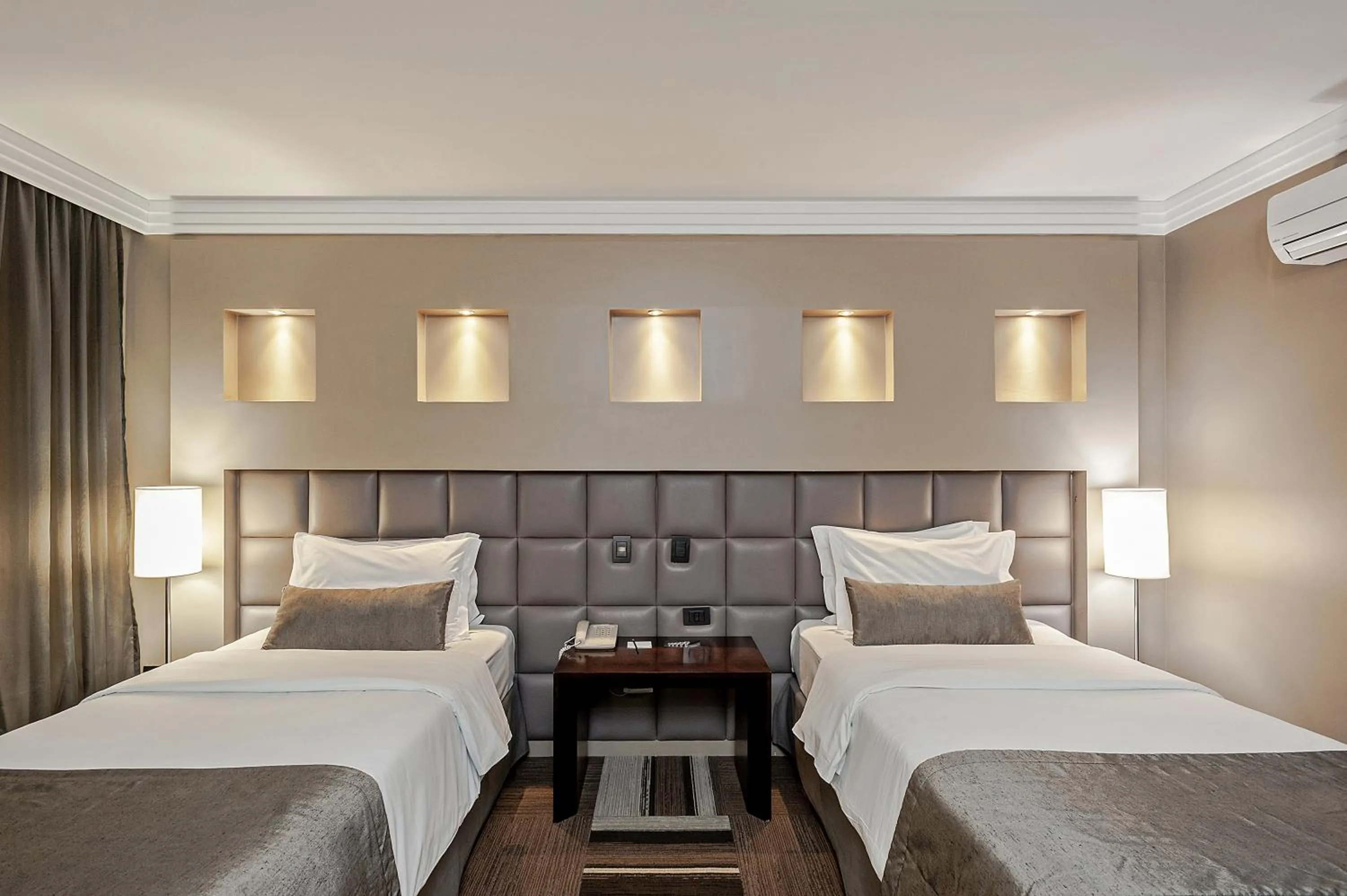 Photo of the whole room, Bed in Full Jazz by Slaviero Hotéis