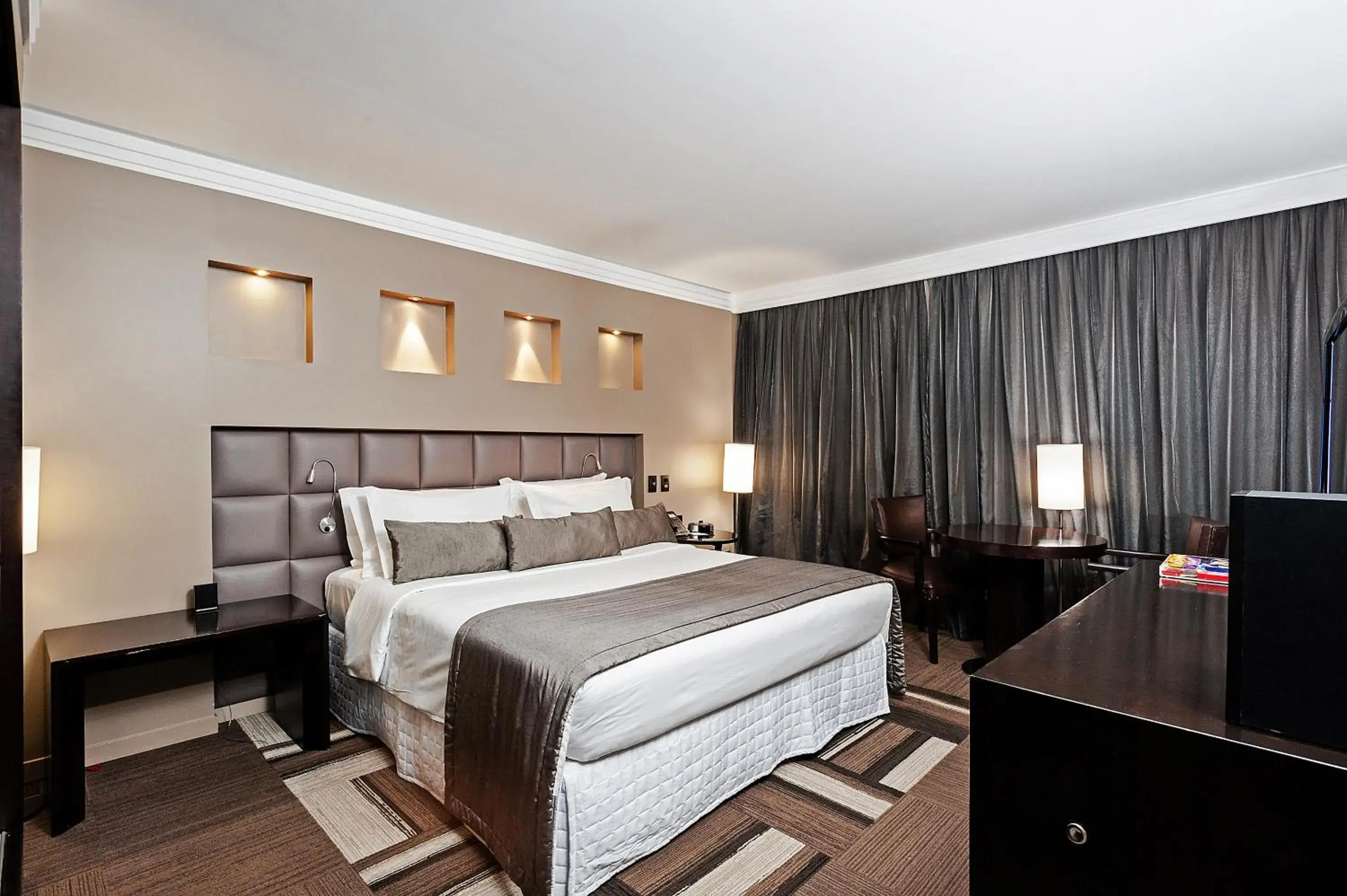 Photo of the whole room, Bed in Full Jazz by Slaviero Hotéis Photo of the whole room, Bed in Full Jazz by Slaviero Hotéis