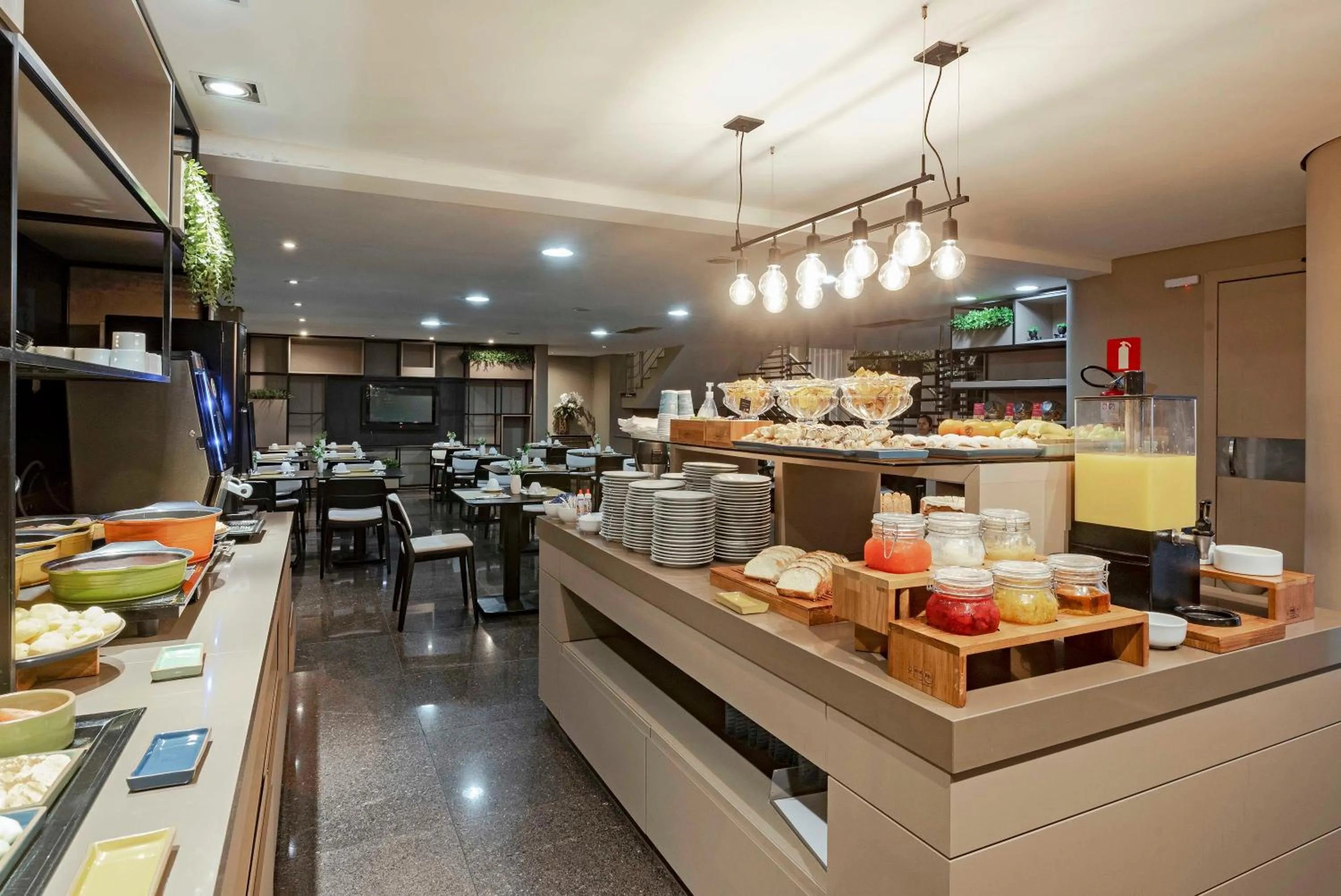 Food and drinks in Full Jazz by Slaviero Hotéis