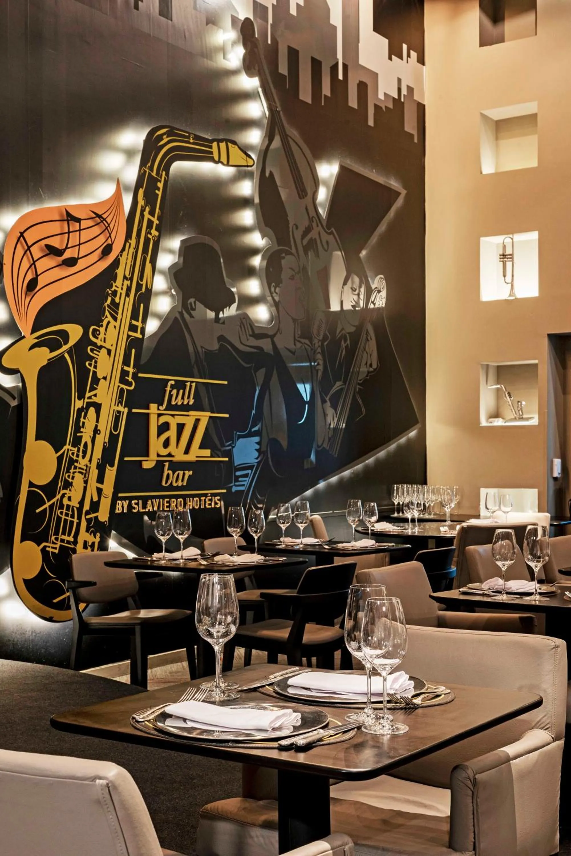 Restaurant/places to eat in Full Jazz by Slaviero Hotéis
