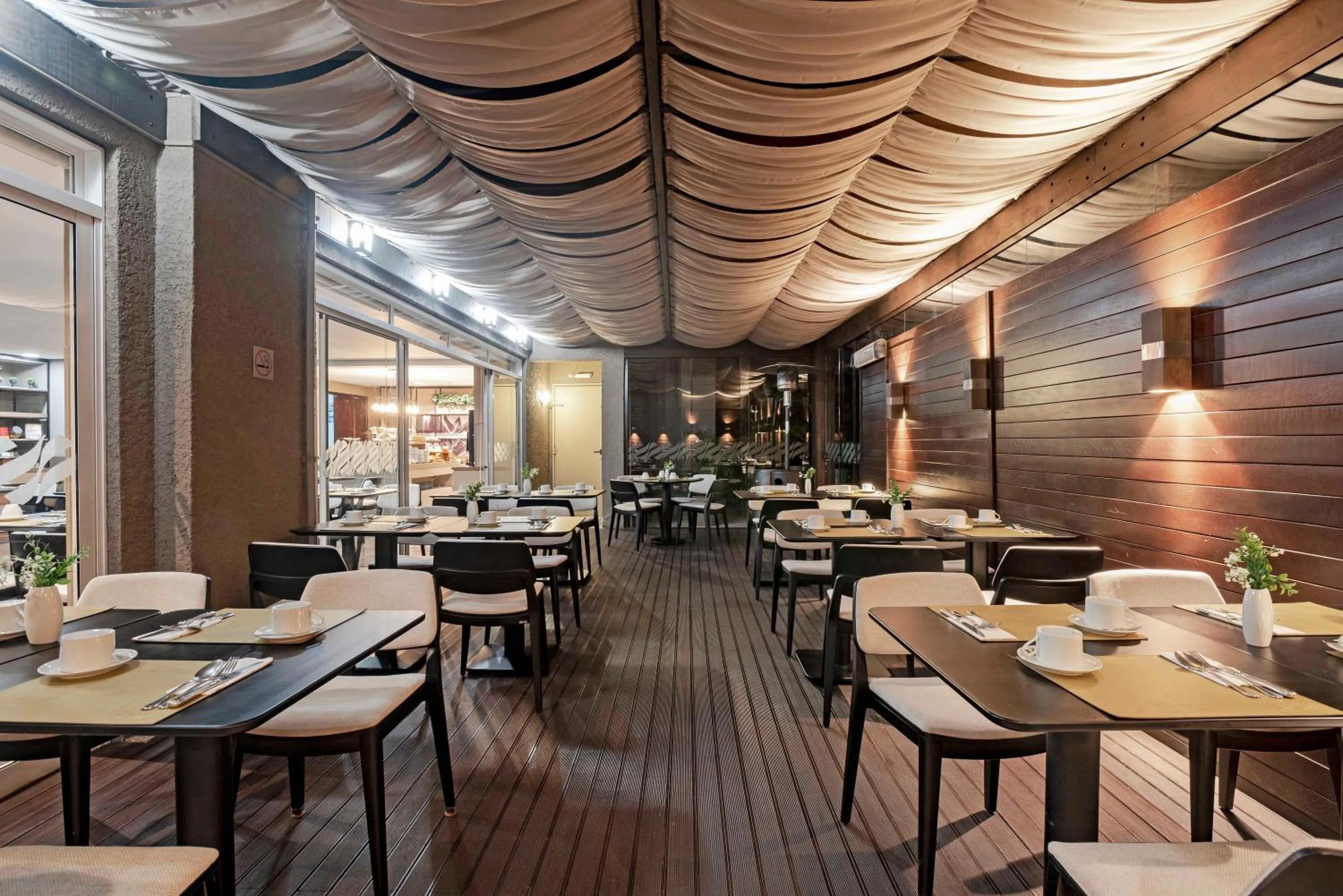 Restaurant/places to eat in Full Jazz by Slaviero Hotéis