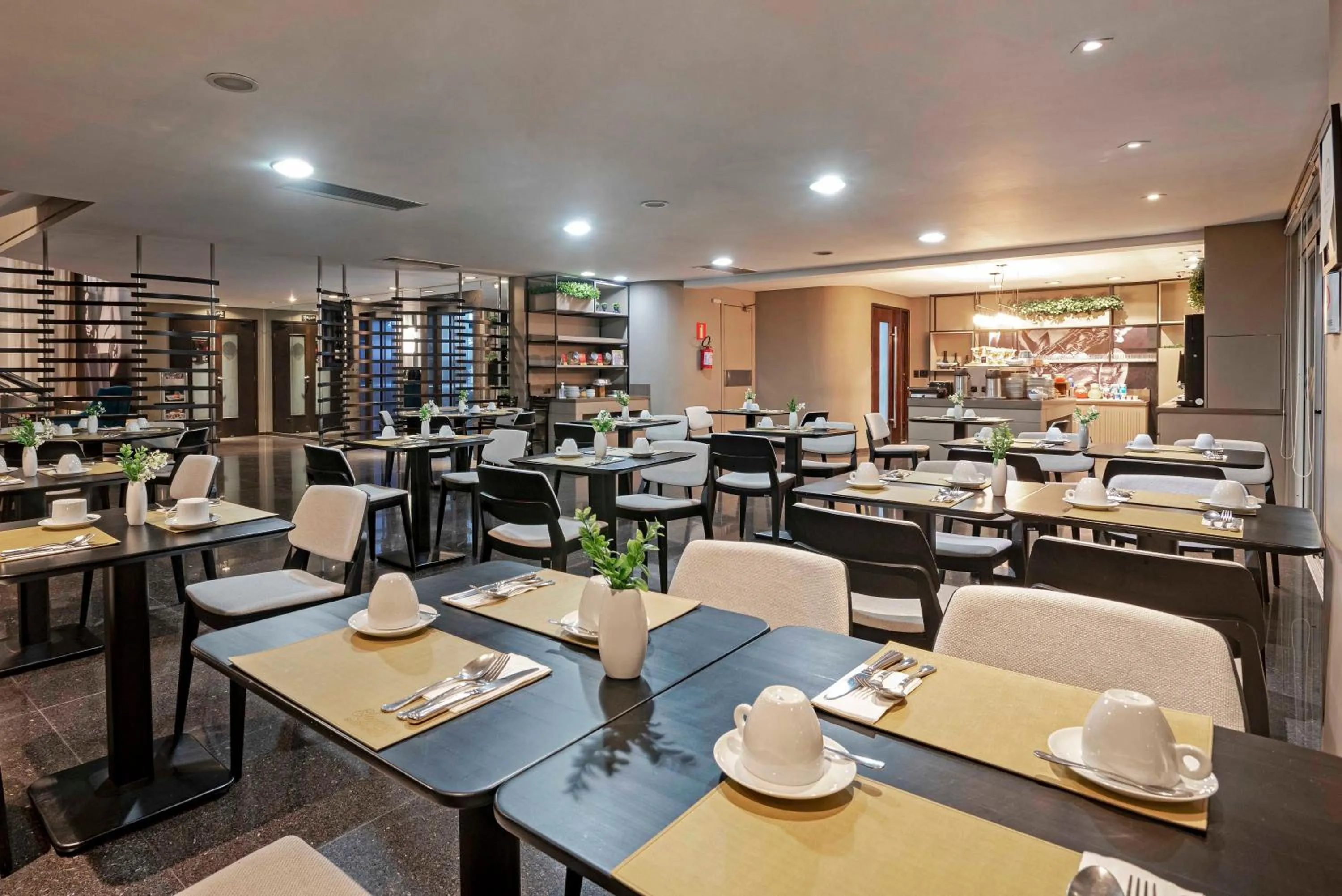 Restaurant/places to eat in Full Jazz by Slaviero Hotéis