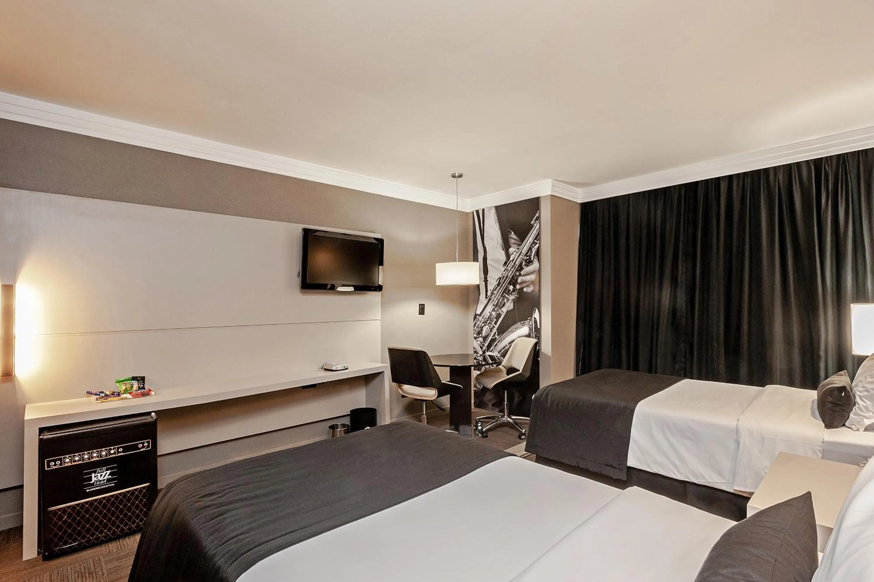 Photo of the whole room, Bed in Full Jazz by Slaviero Hotéis