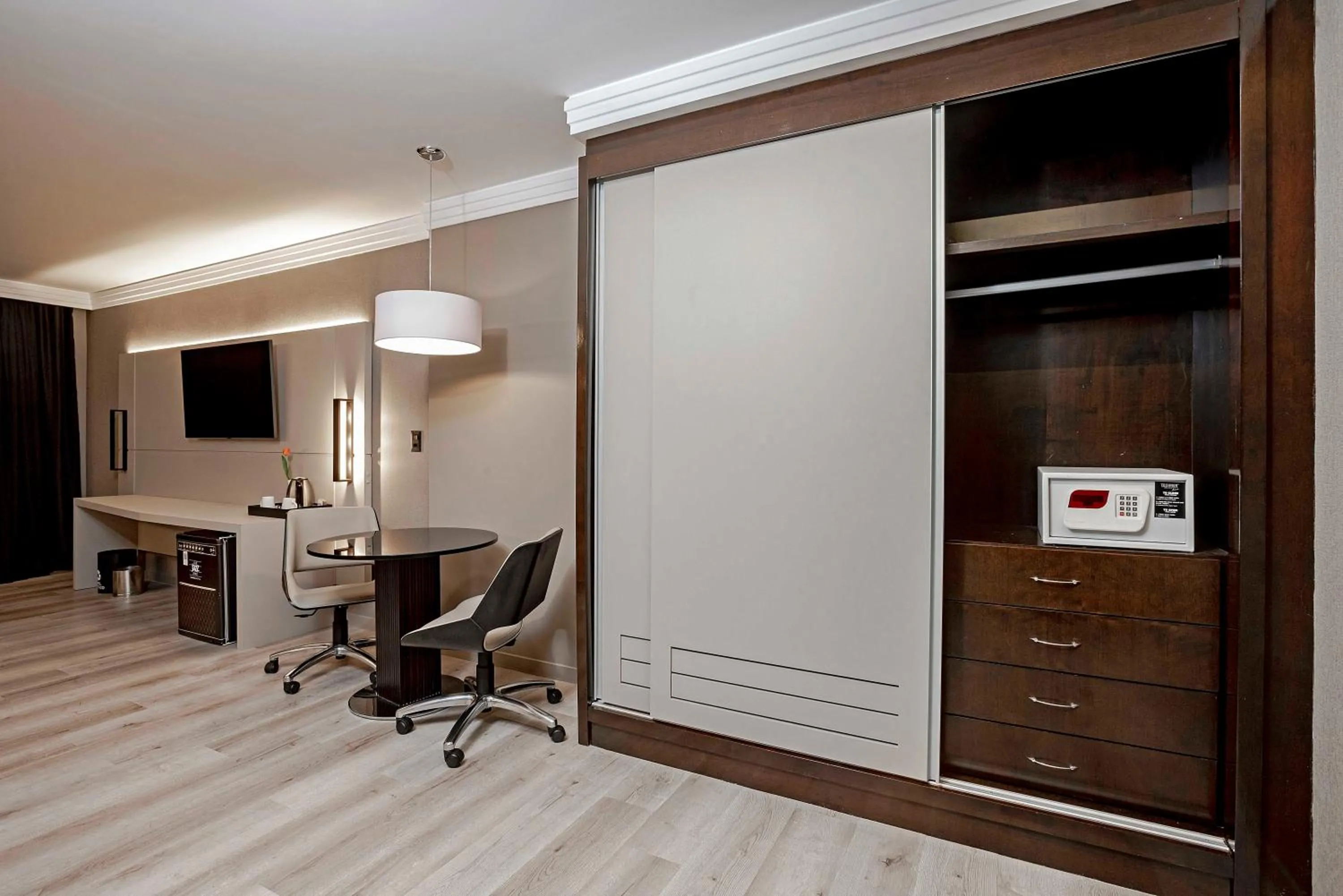 TV and multimedia in Full Jazz by Slaviero Hotéis