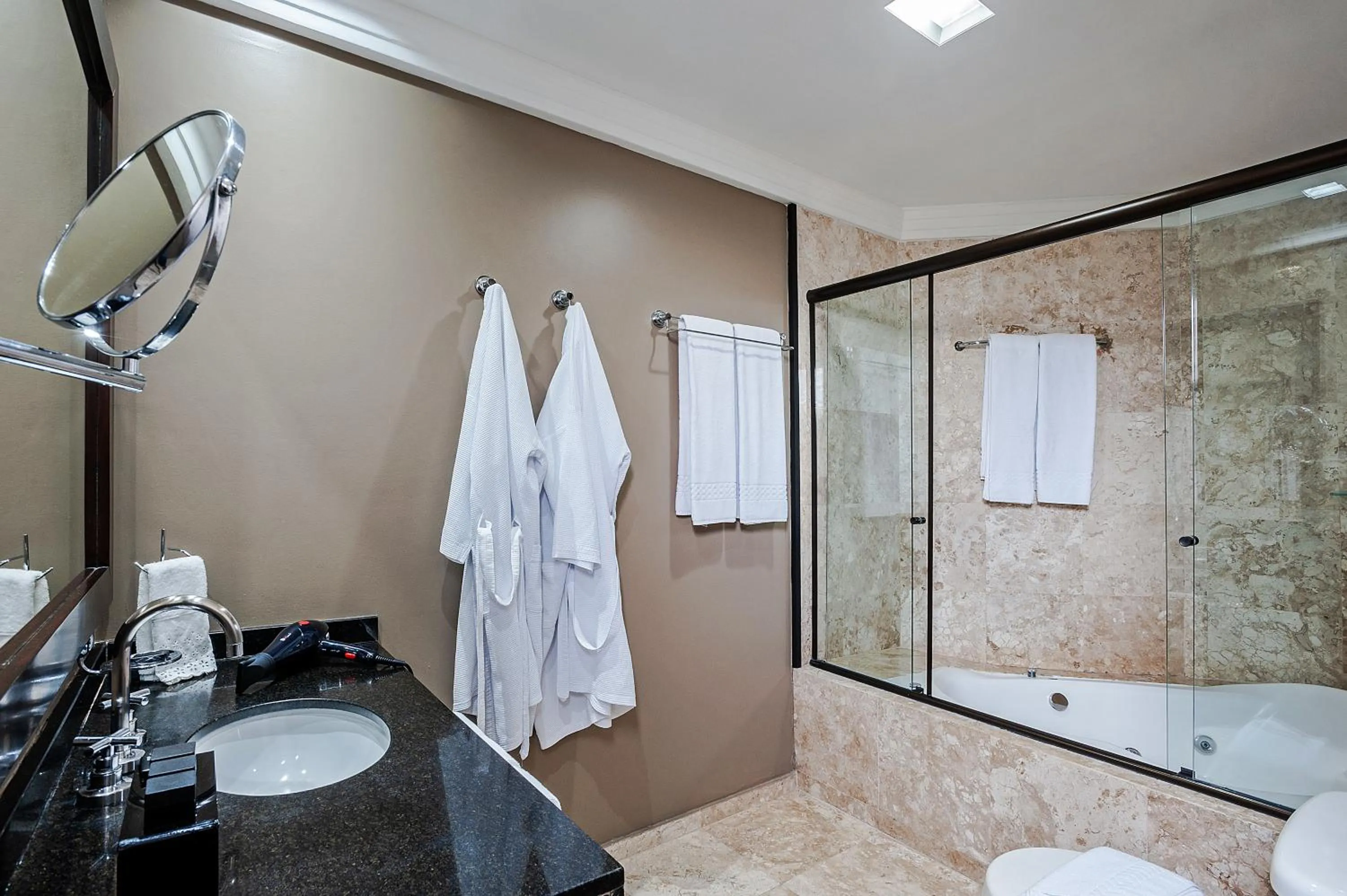 Bathroom in Full Jazz by Slaviero Hotéis