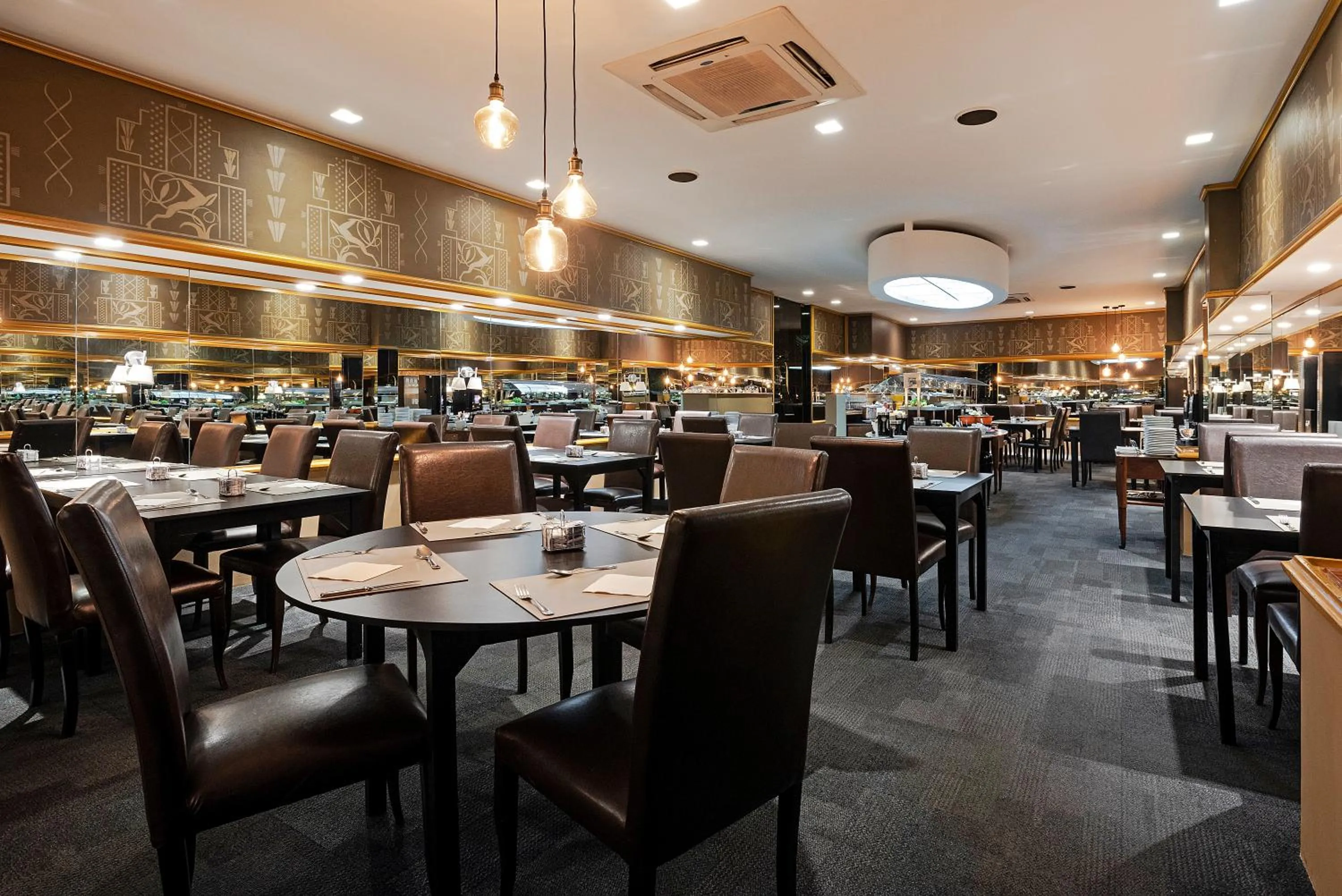 Restaurant/places to eat in Slaviero Curitiba Centro