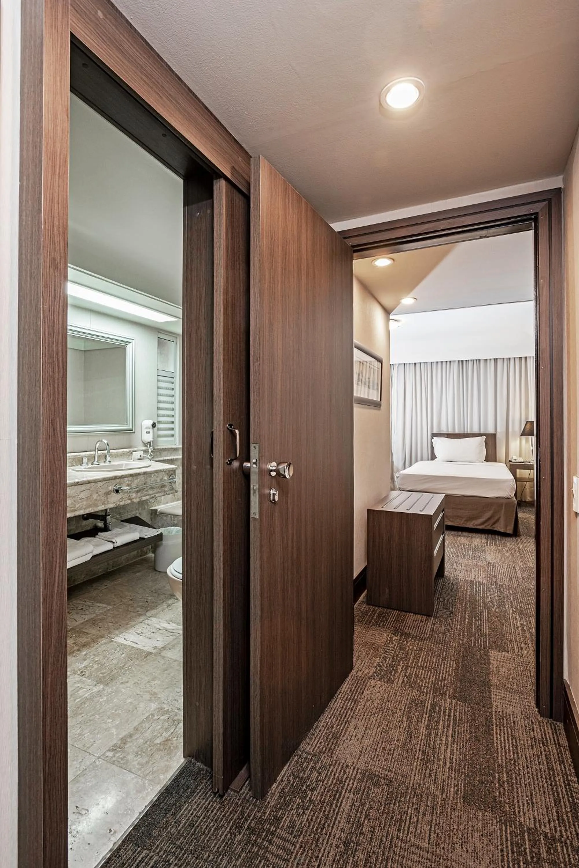 Photo of the whole room, Bed in Slaviero Curitiba Centro