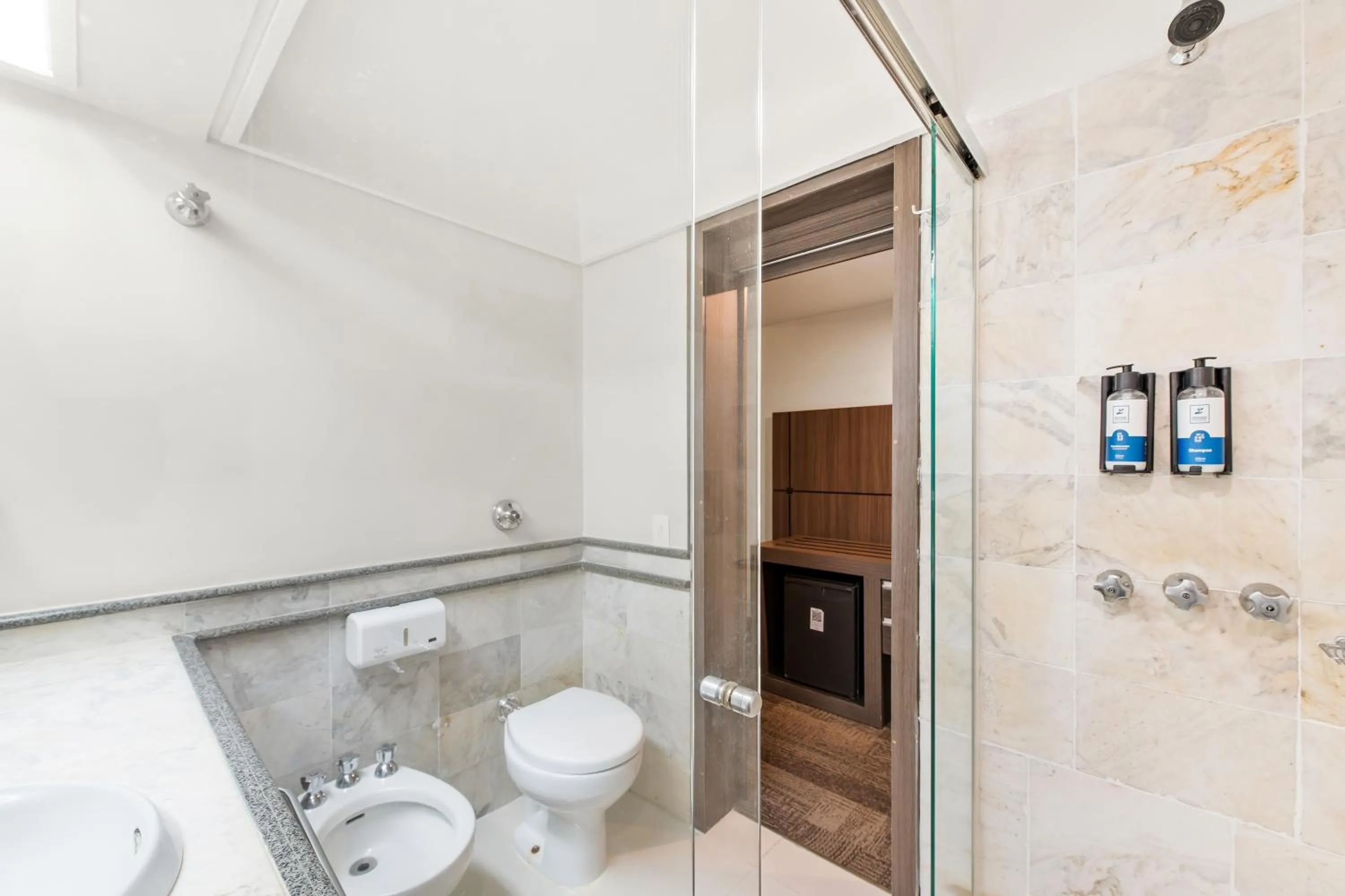 Bathroom in Slaviero Curitiba Centro