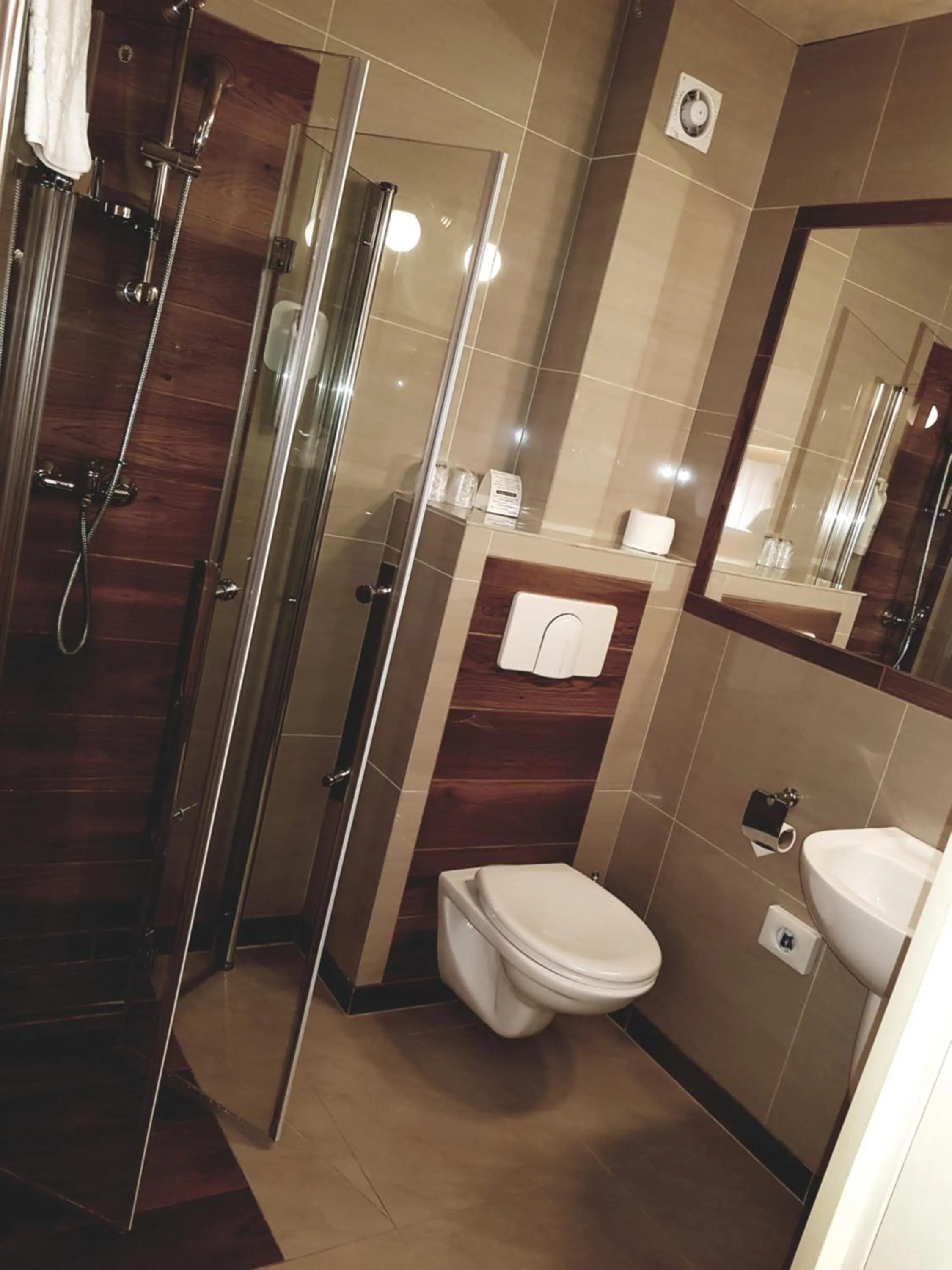 Toilet in Cumulus Hotel