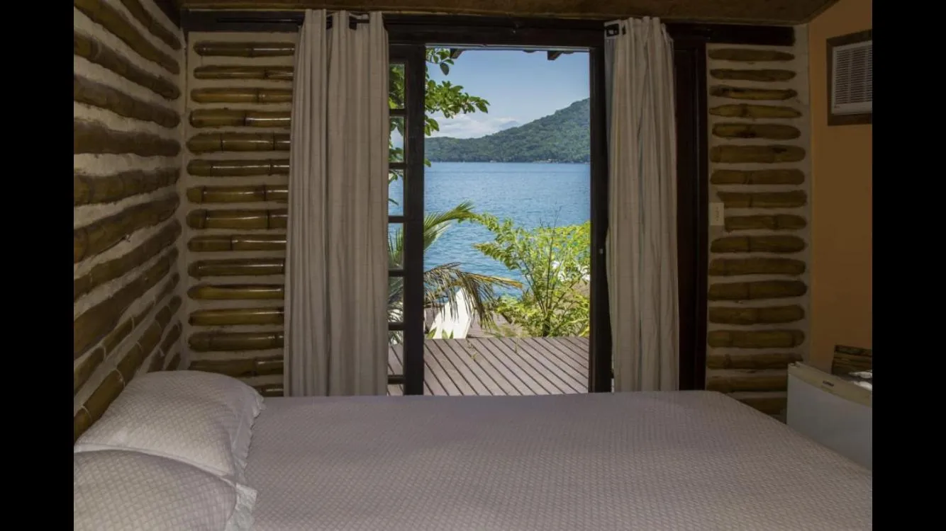 Photo of the whole room, Bed in Mar da Lua