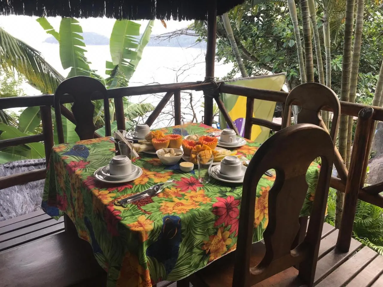Restaurant/places to eat in Mar da Lua