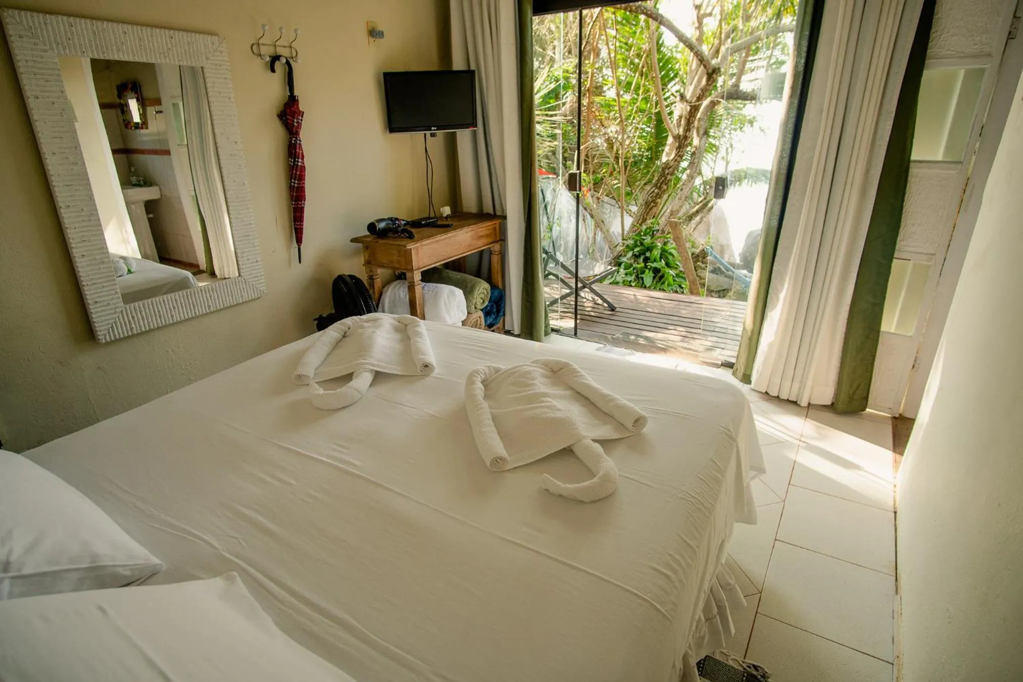 Photo of the whole room, Bed in Mar da Lua