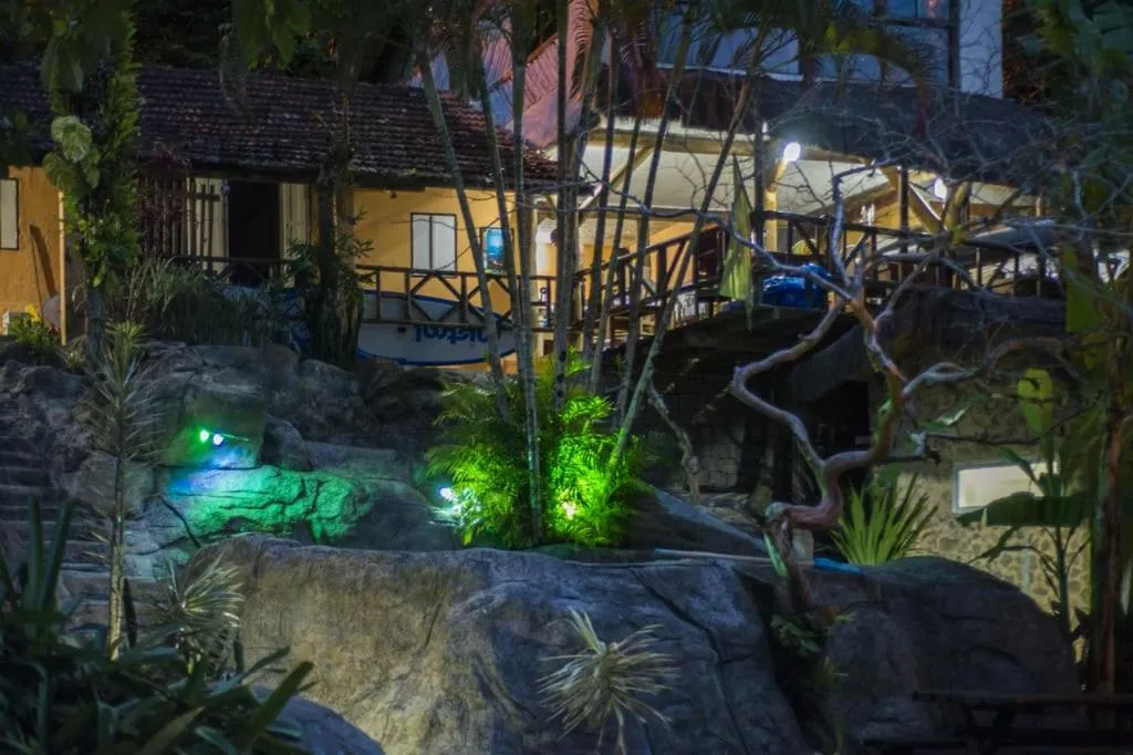 Restaurant/places to eat in Mar da Lua