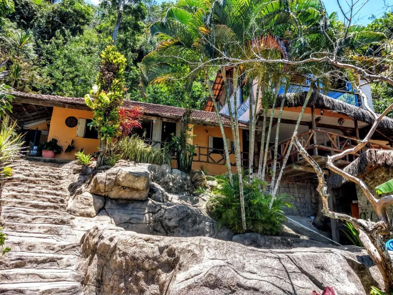 Restaurant/places to eat in Mar da Lua