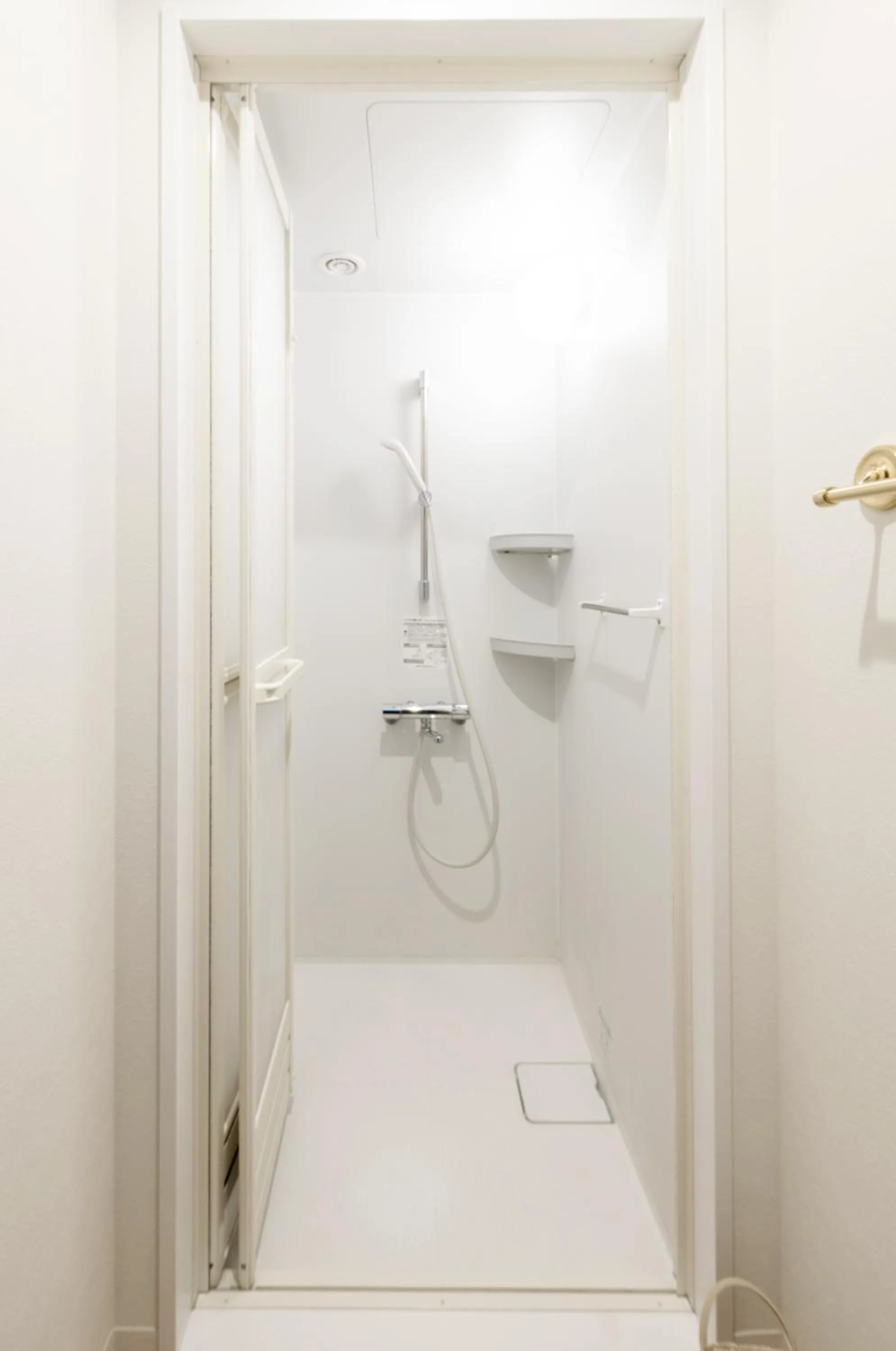 Shower in bnb+ Ueno Okachimachi