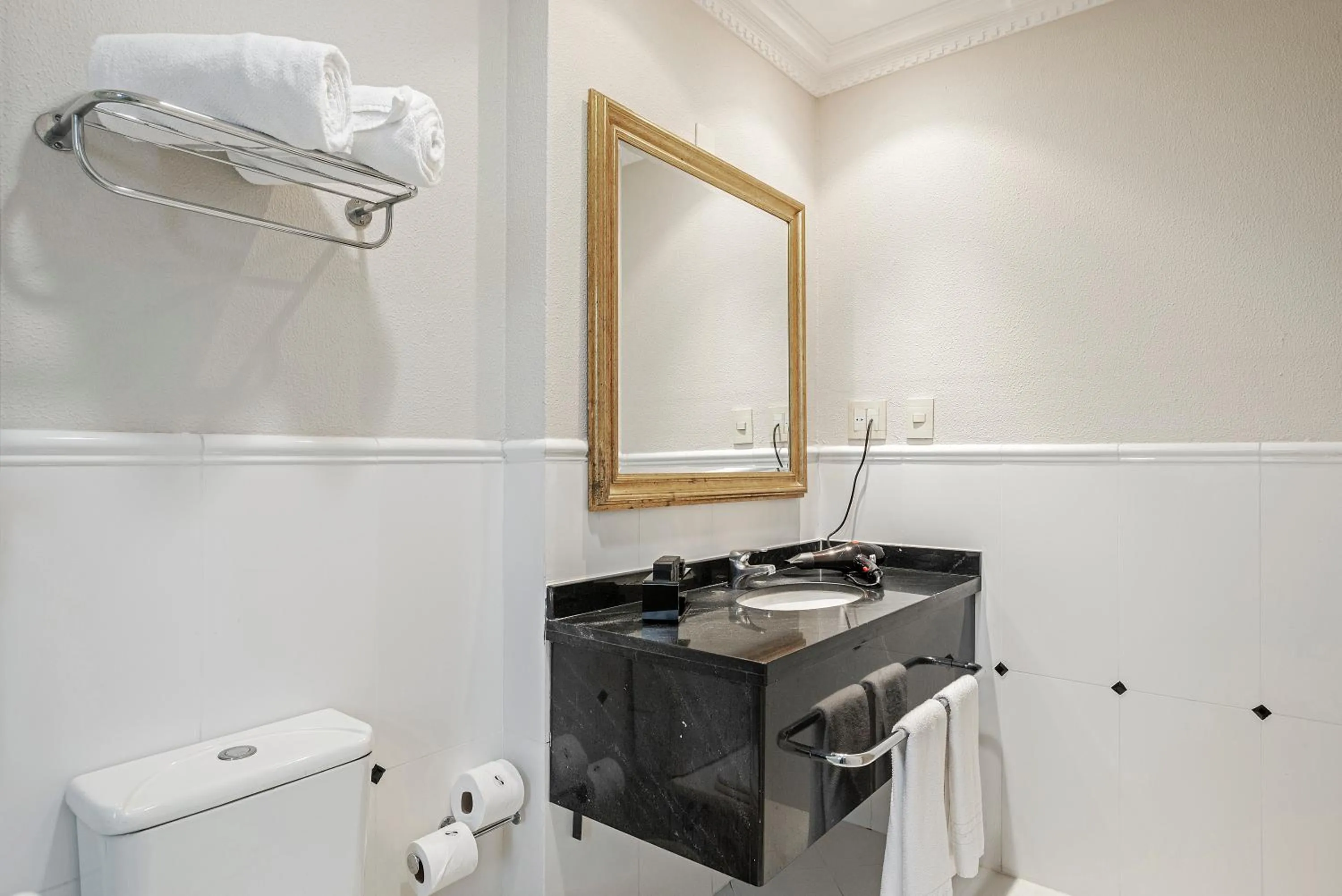 Bathroom in Rockefeller by Slaviero Hotéis