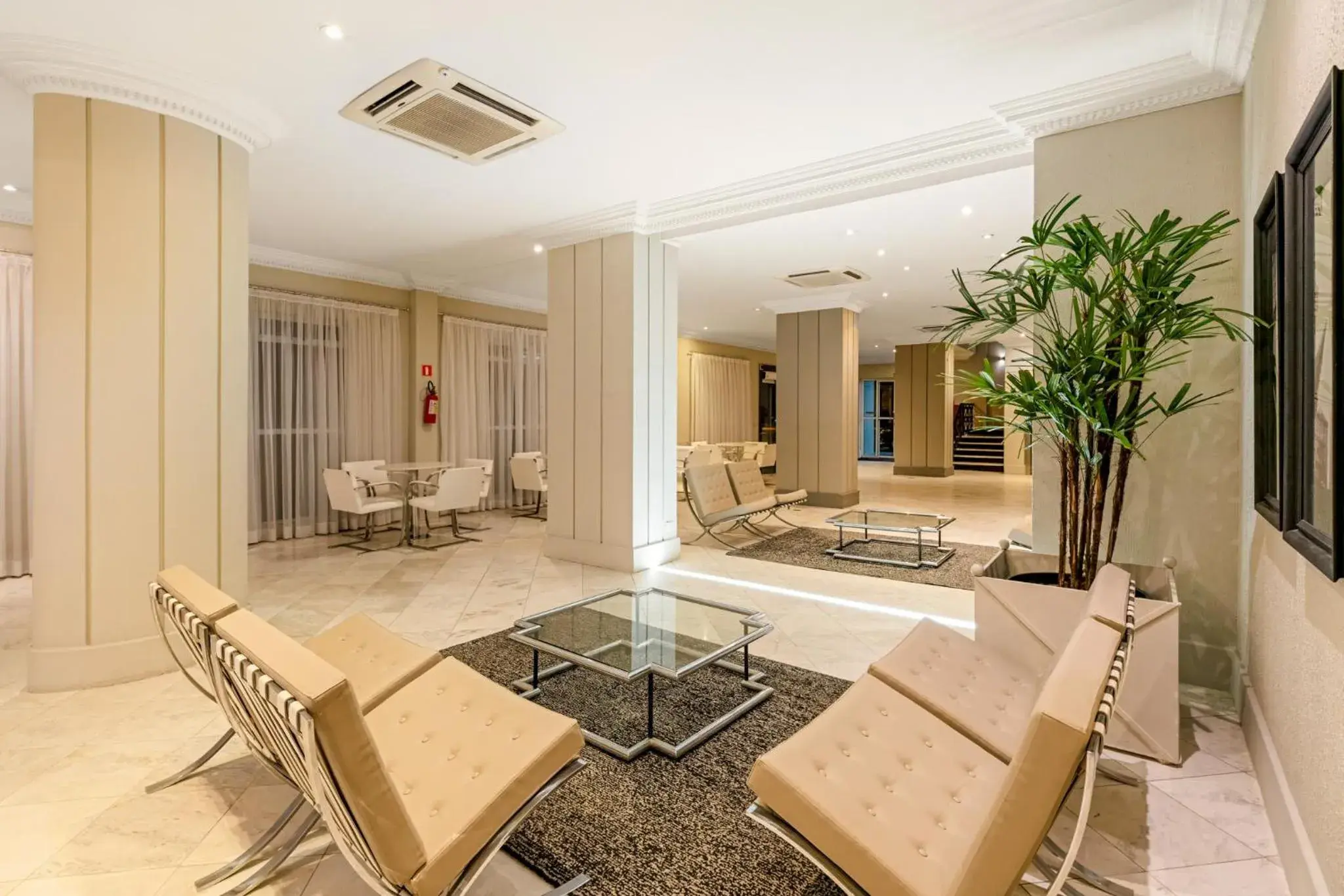 Lobby or reception in Rockefeller by Slaviero Hotéis Lobby or reception in Rockefeller by Slaviero Hotéis