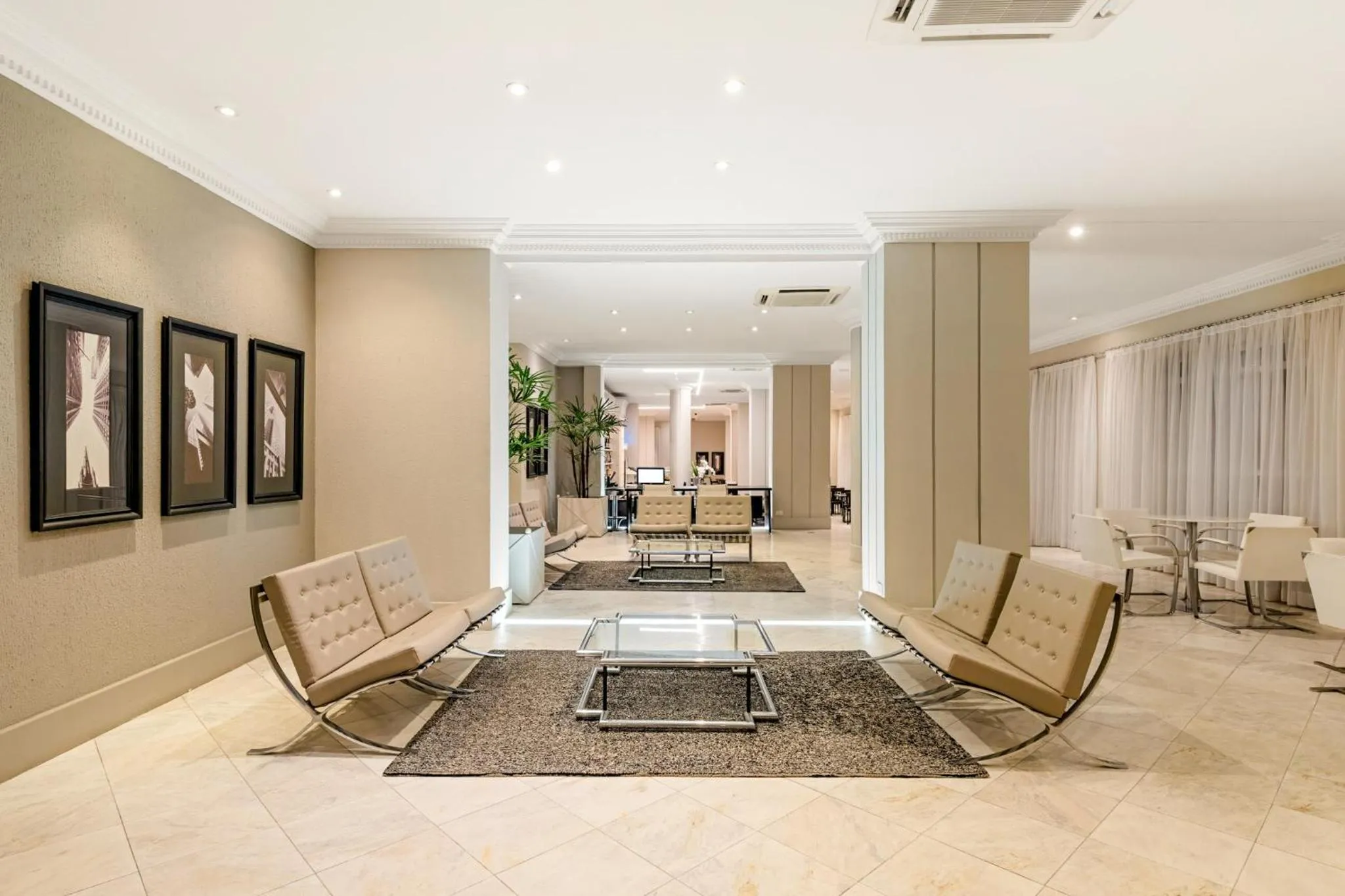 Lobby or reception in Rockefeller by Slaviero Hotéis