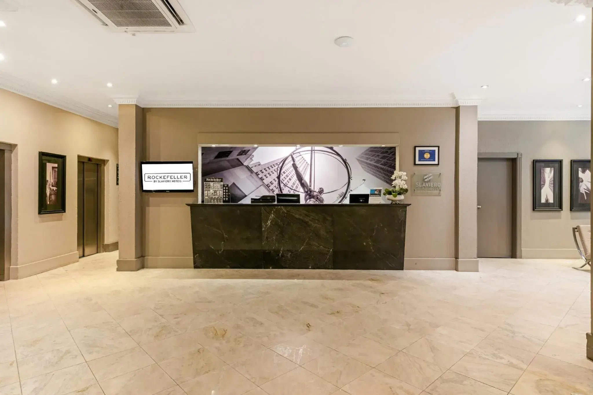 Lobby or reception in Rockefeller by Slaviero Hotéis Lobby or reception in Rockefeller by Slaviero Hotéis