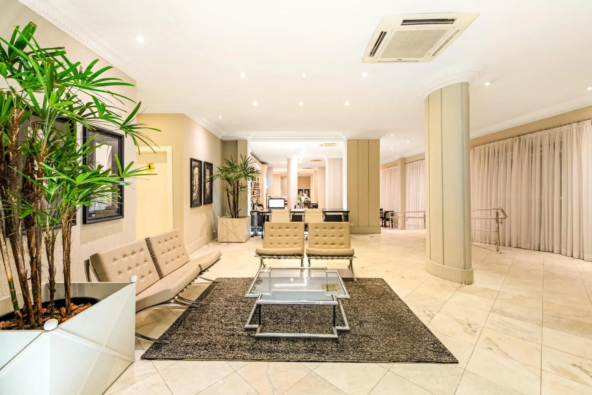 Lobby or reception in Rockefeller by Slaviero Hotéis