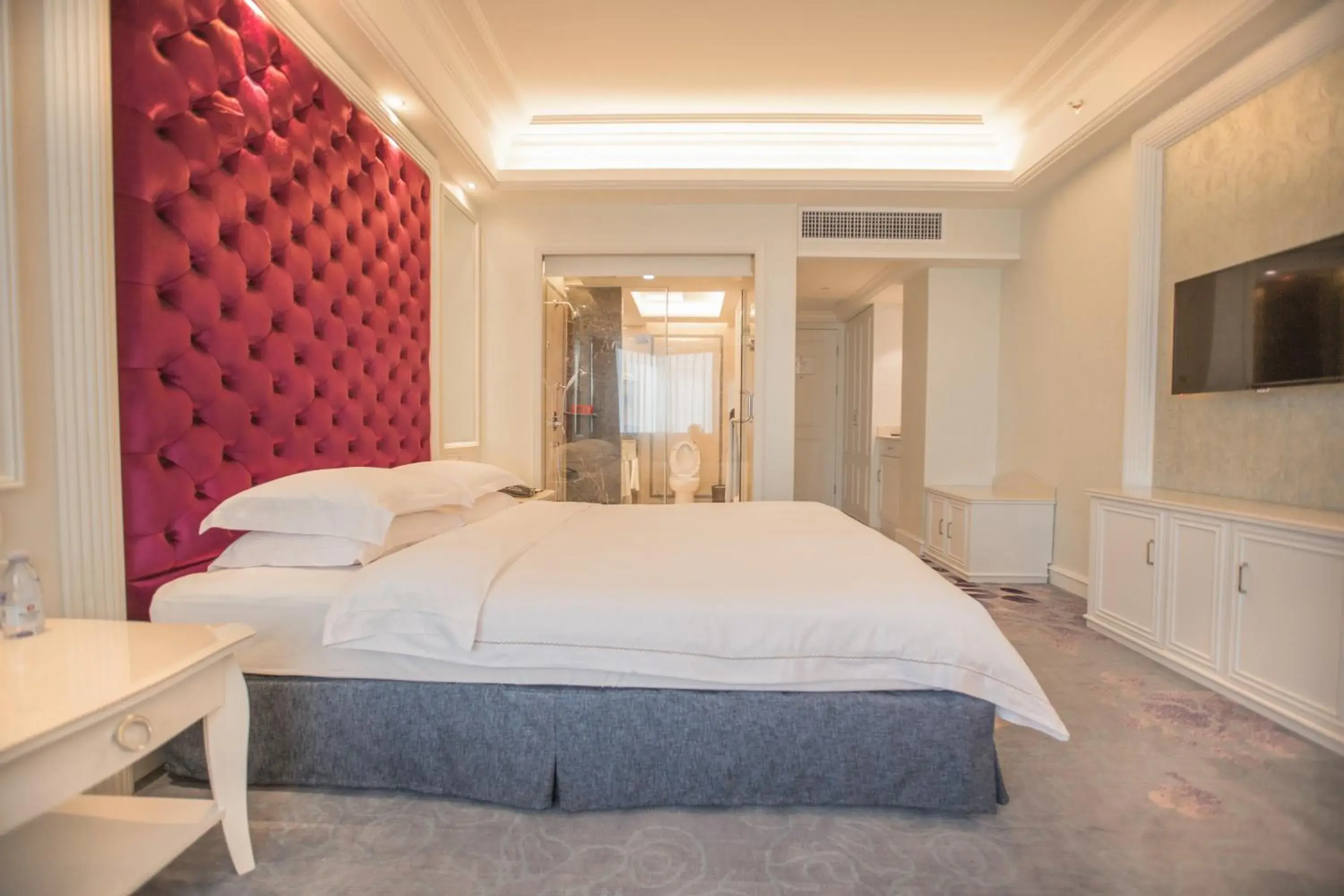 Single Room with Bathroom - single occupancy in Pantower International Hotel Single Room with Bathroom - single occupancy in Pantower International Hotel