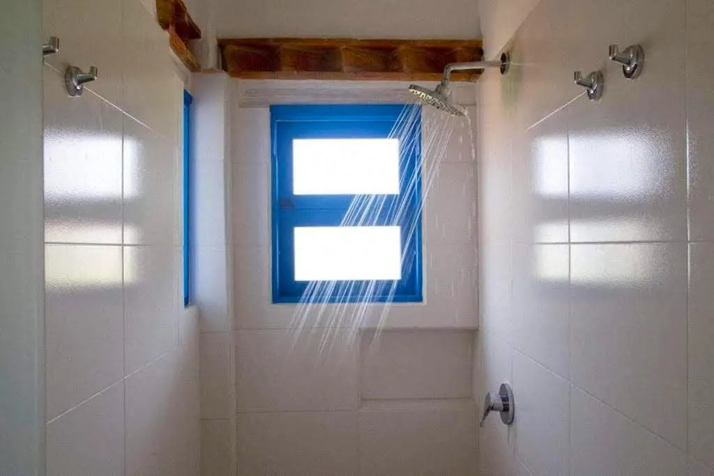 Shower in HOTEL & CABAÑAS CASHILUNA