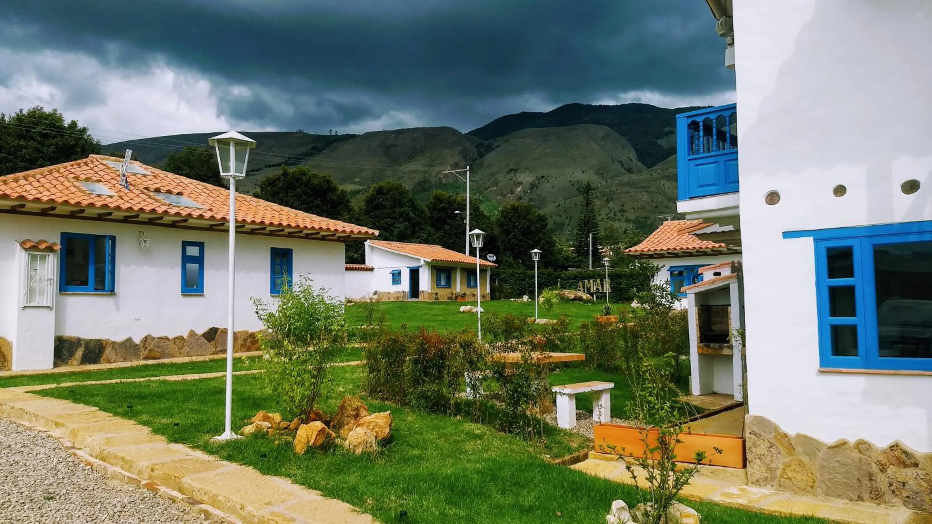 HOTEL & CABAÑAS CASHILUNA