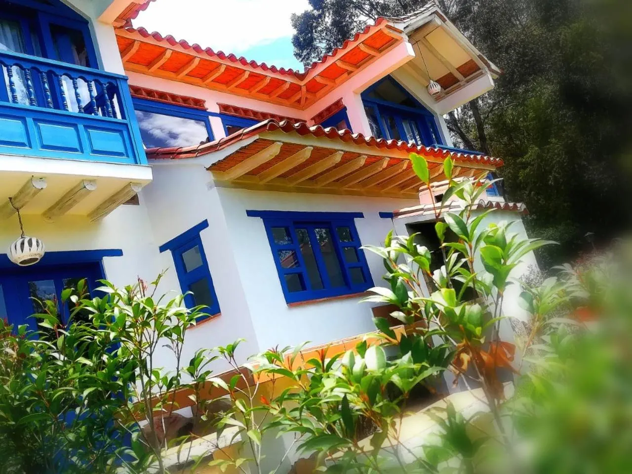 HOTEL & CABAÑAS CASHILUNA