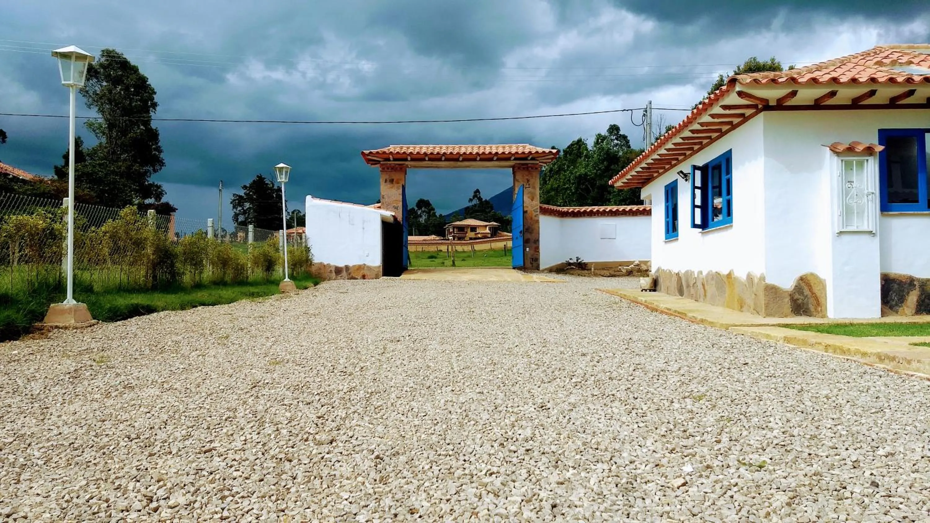 HOTEL & CABAÑAS CASHILUNA