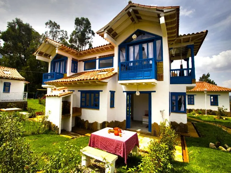 HOTEL & CABAÑAS CASHILUNA