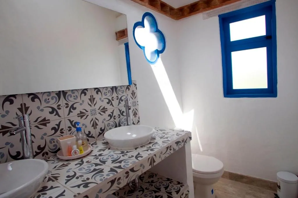 HOTEL & CABAÑAS CASHILUNA