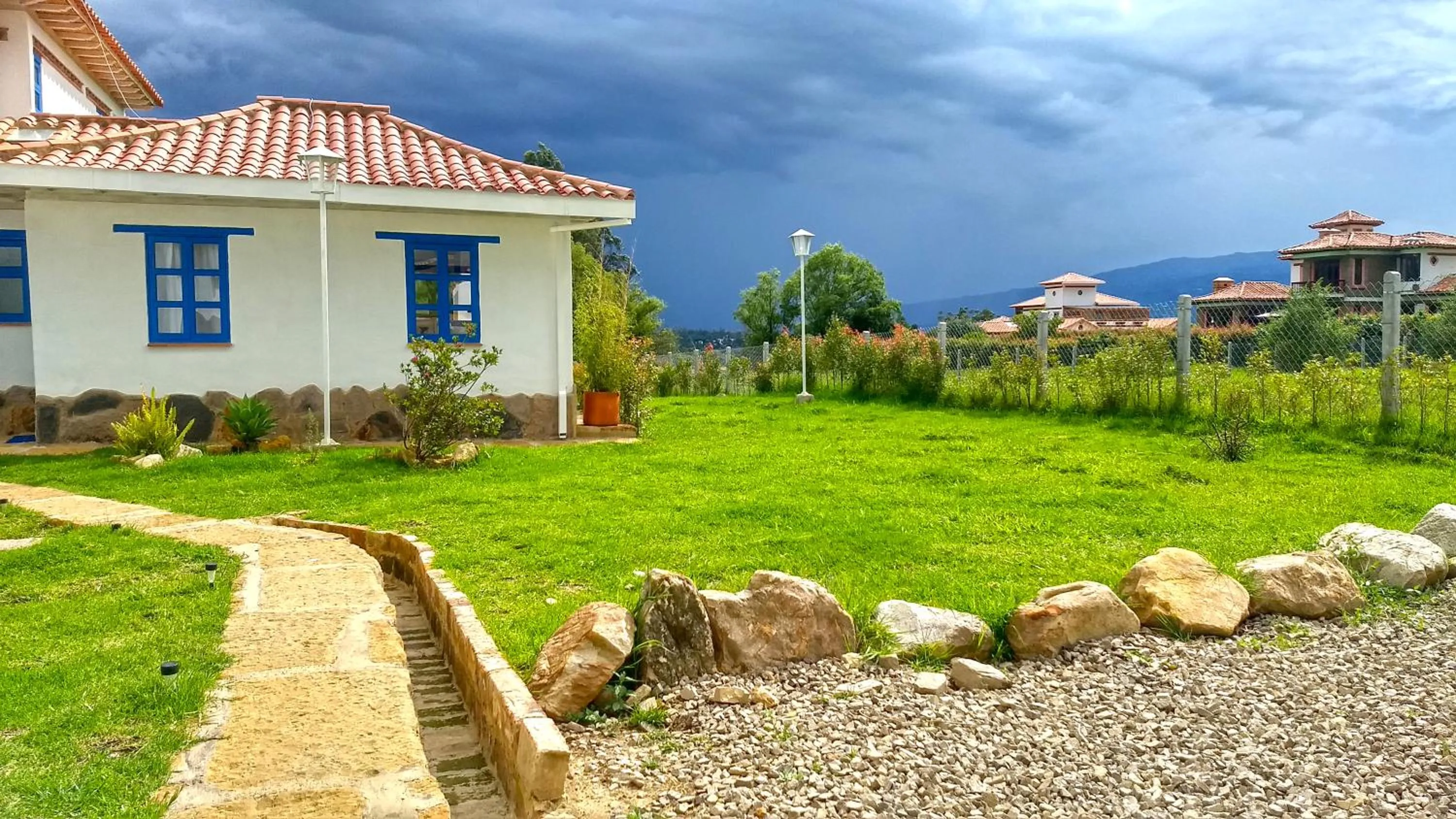 HOTEL & CABAÑAS CASHILUNA