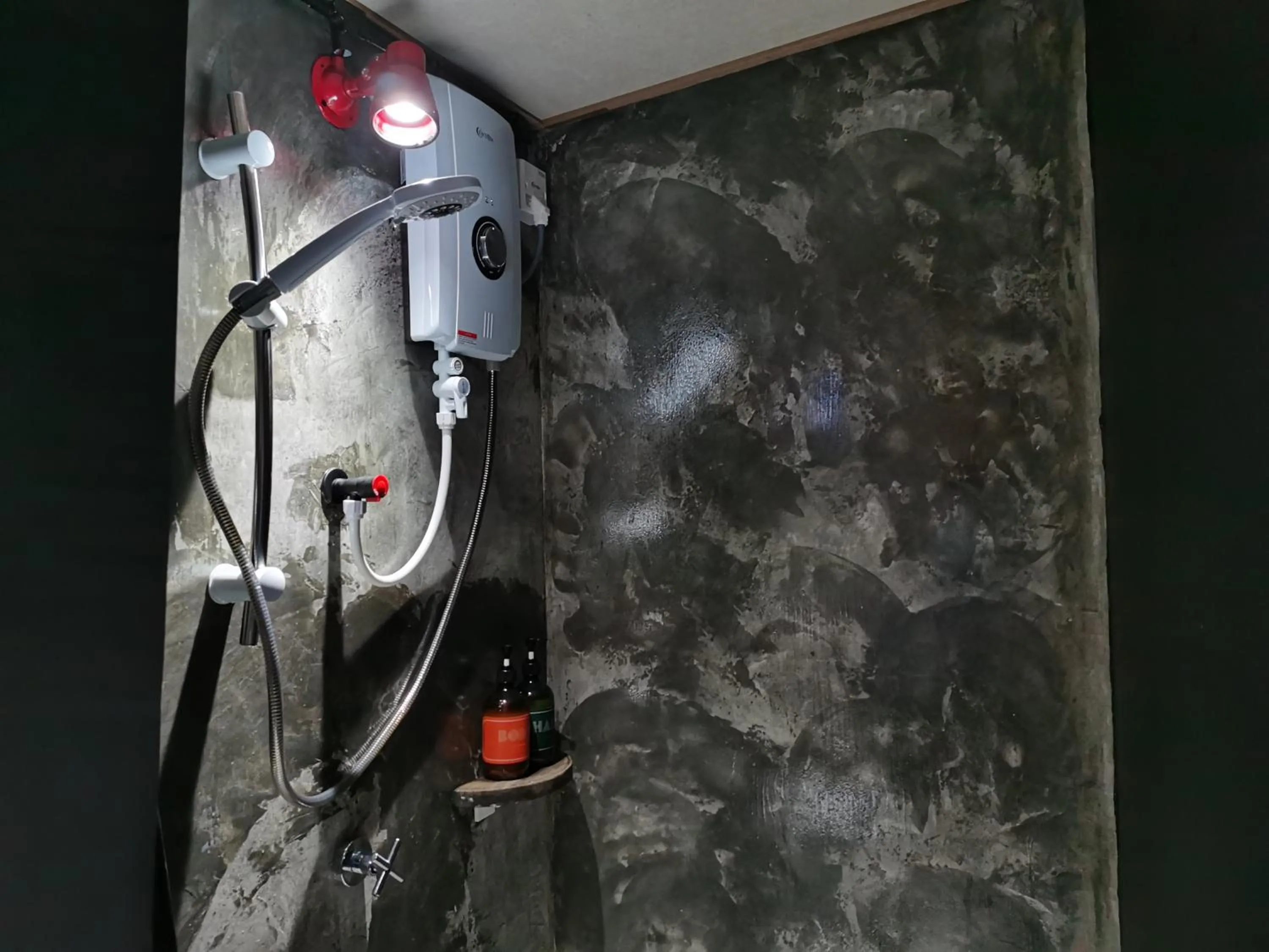 Shower in Heahtitude - Children Not Allowed