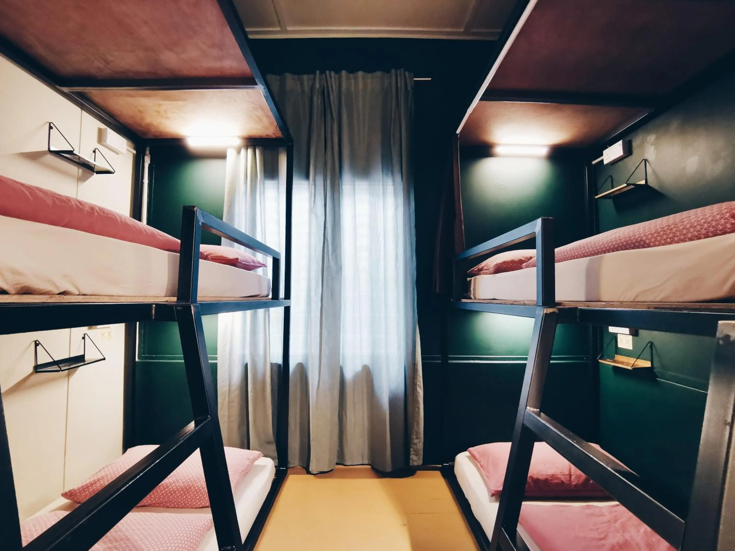 Photo of the whole room, Bed in Heahtitude - Children Not Allowed