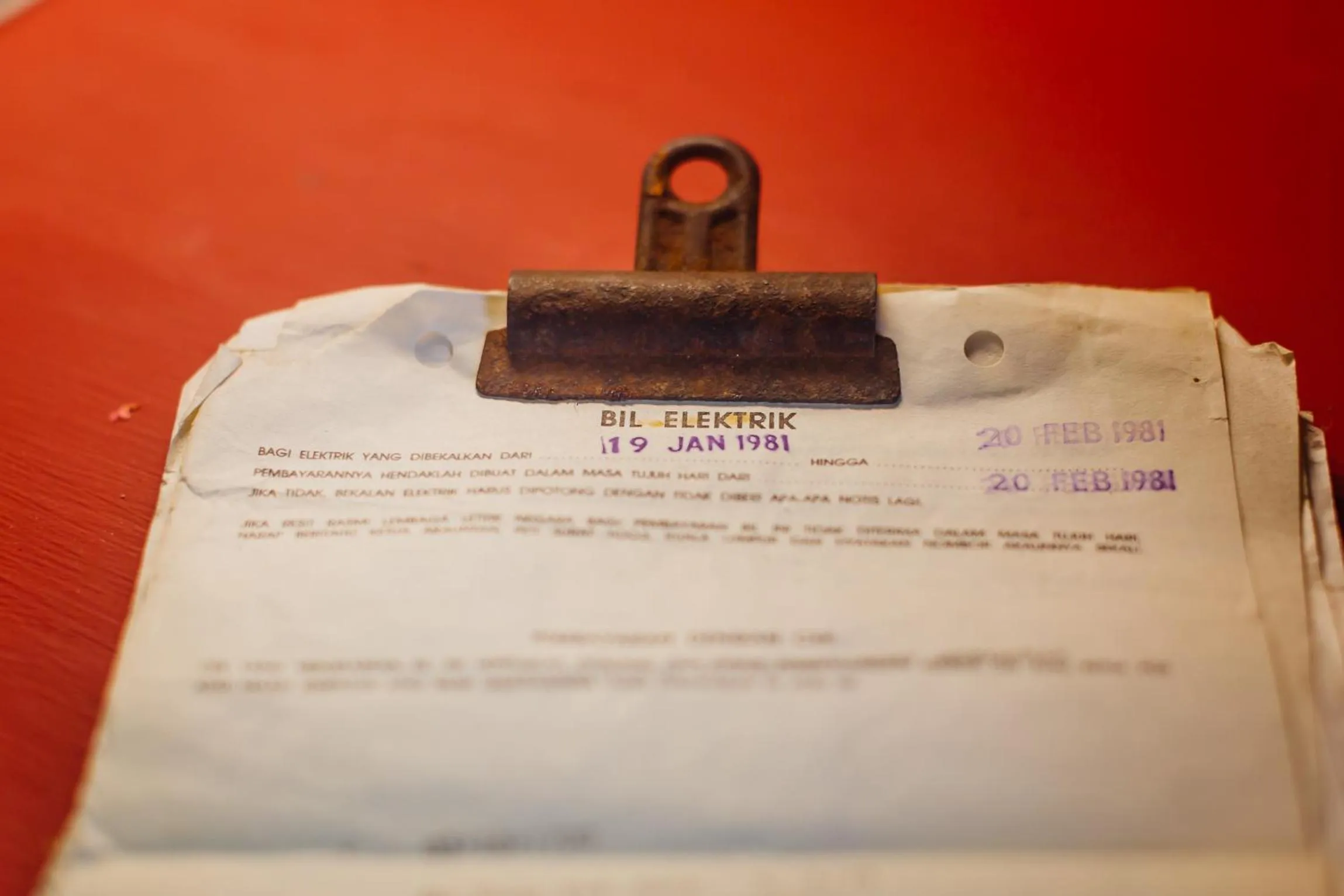 Text overlay in Heahtitude - Children Not Allowed