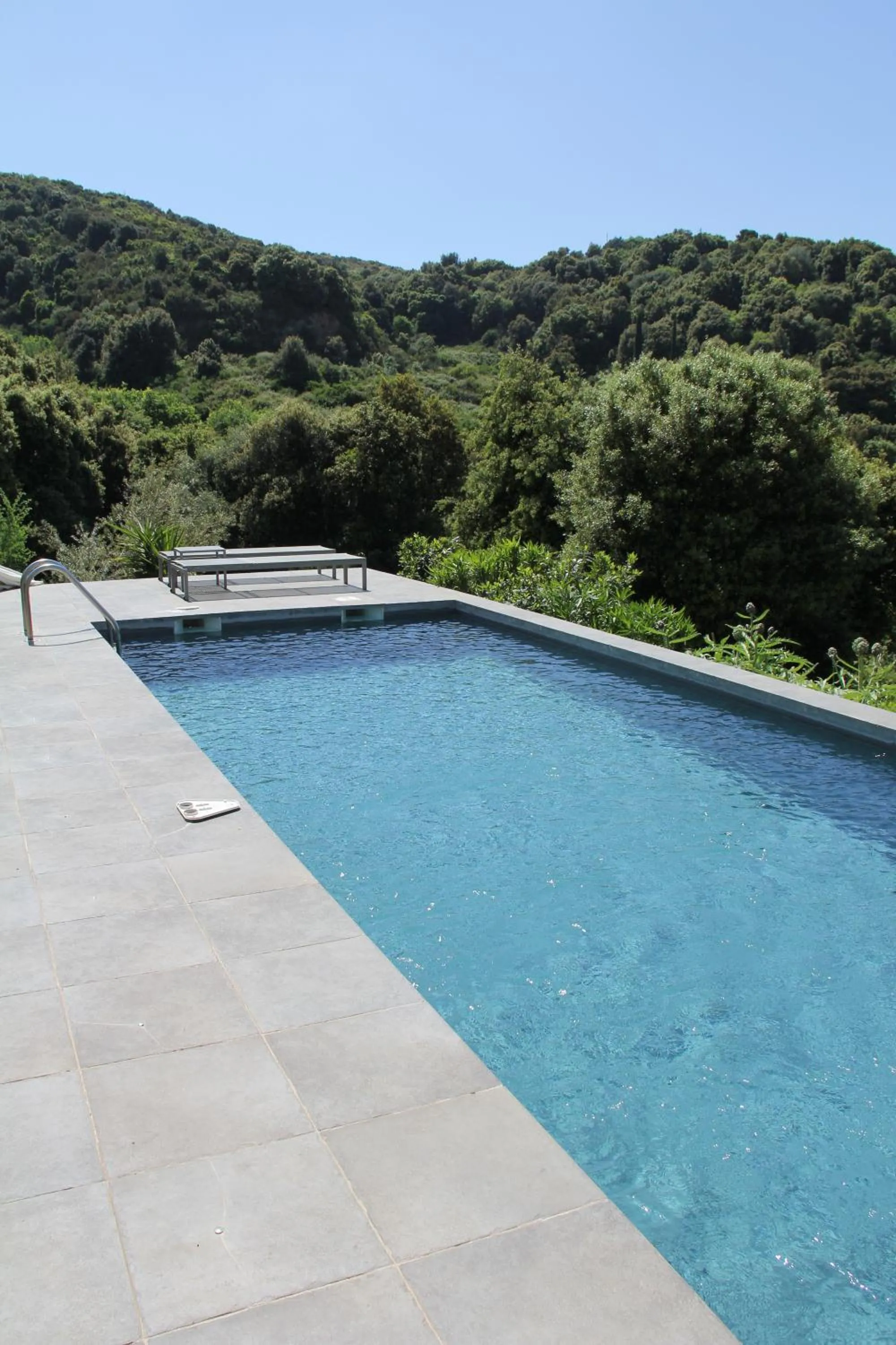 Swimming pool in Le Ruone