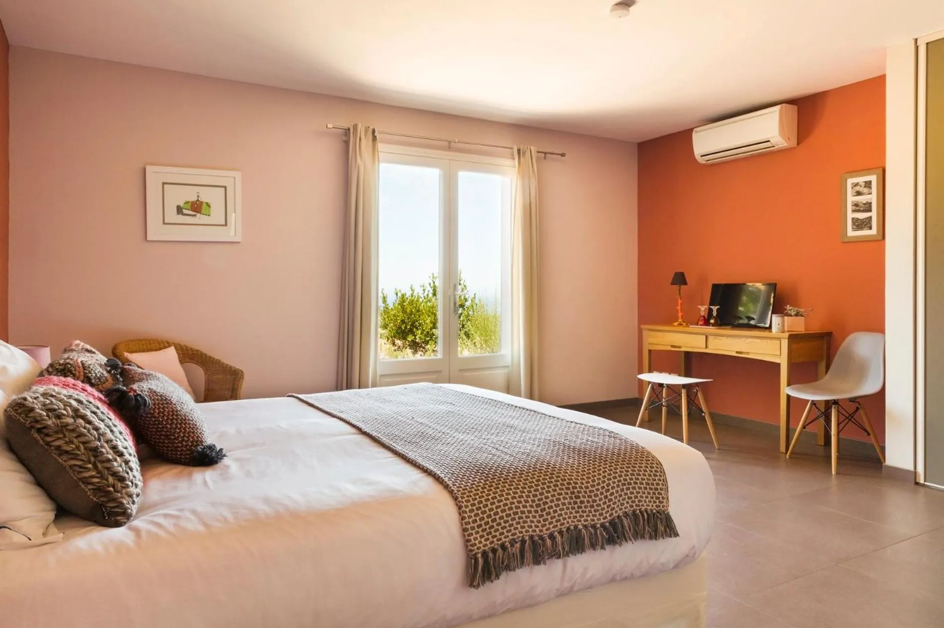 Photo of the whole room, Bed in Le Ruone