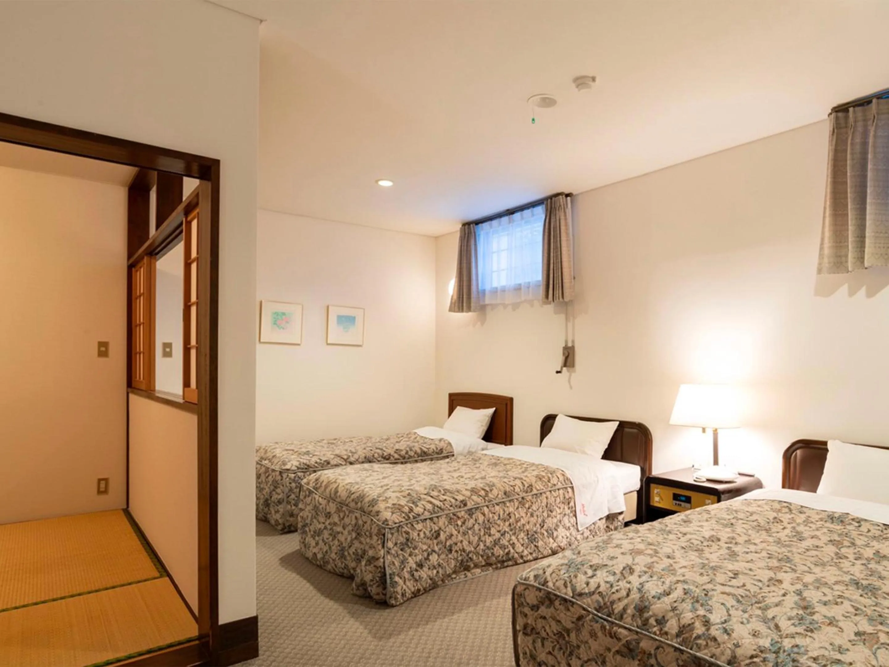 Bedroom, Bed in HOLIDAY VILLA Hotel & Resort KARUIZAWA