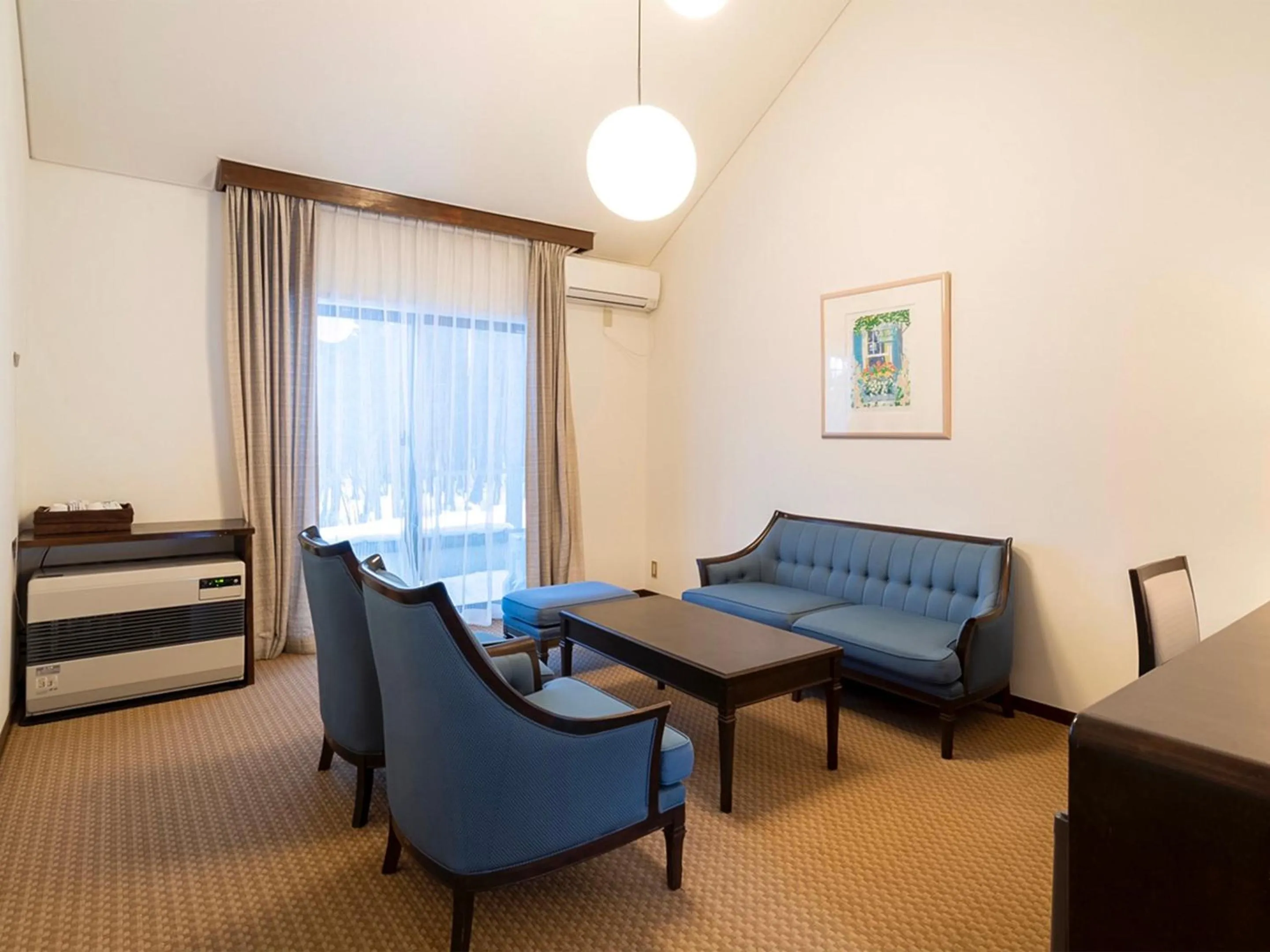 Living room, Bed in HOLIDAY VILLA Hotel & Resort KARUIZAWA