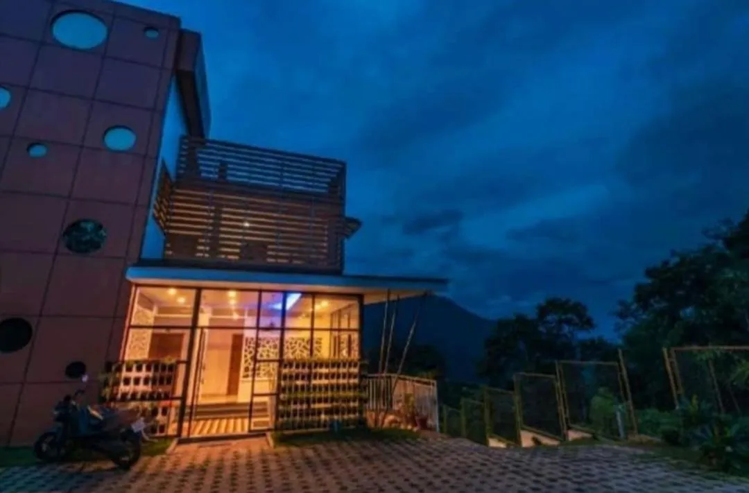 Facade/entrance in Palmtree Leaf, Munnar