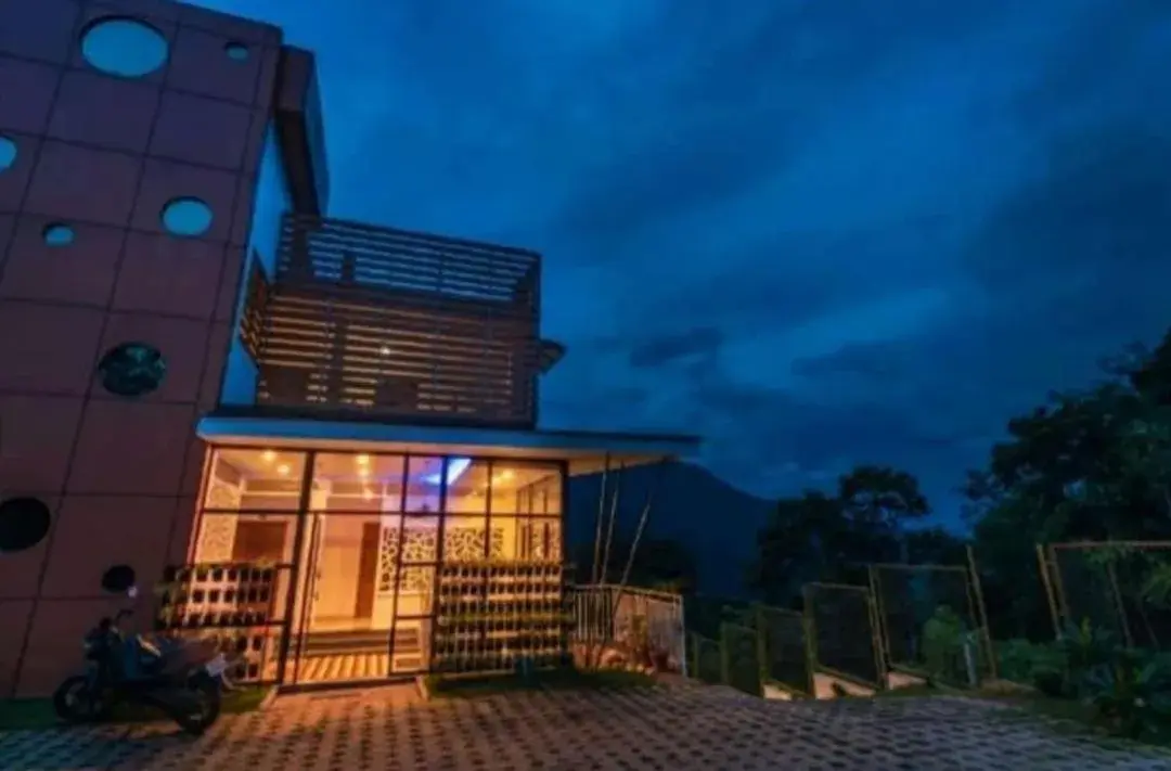 Facade/entrance in Palmtree Leaf, Munnar Facade/entrance in Palmtree Leaf, Munnar